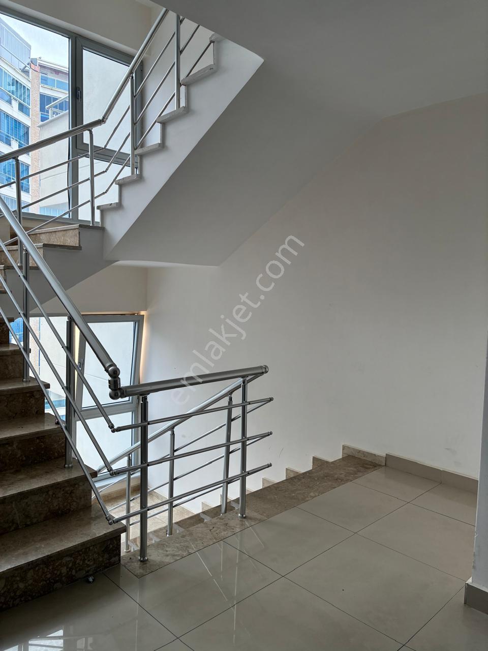 Spacious Apartment With Large Glass Balcony Close To The Sea - Görsel 13