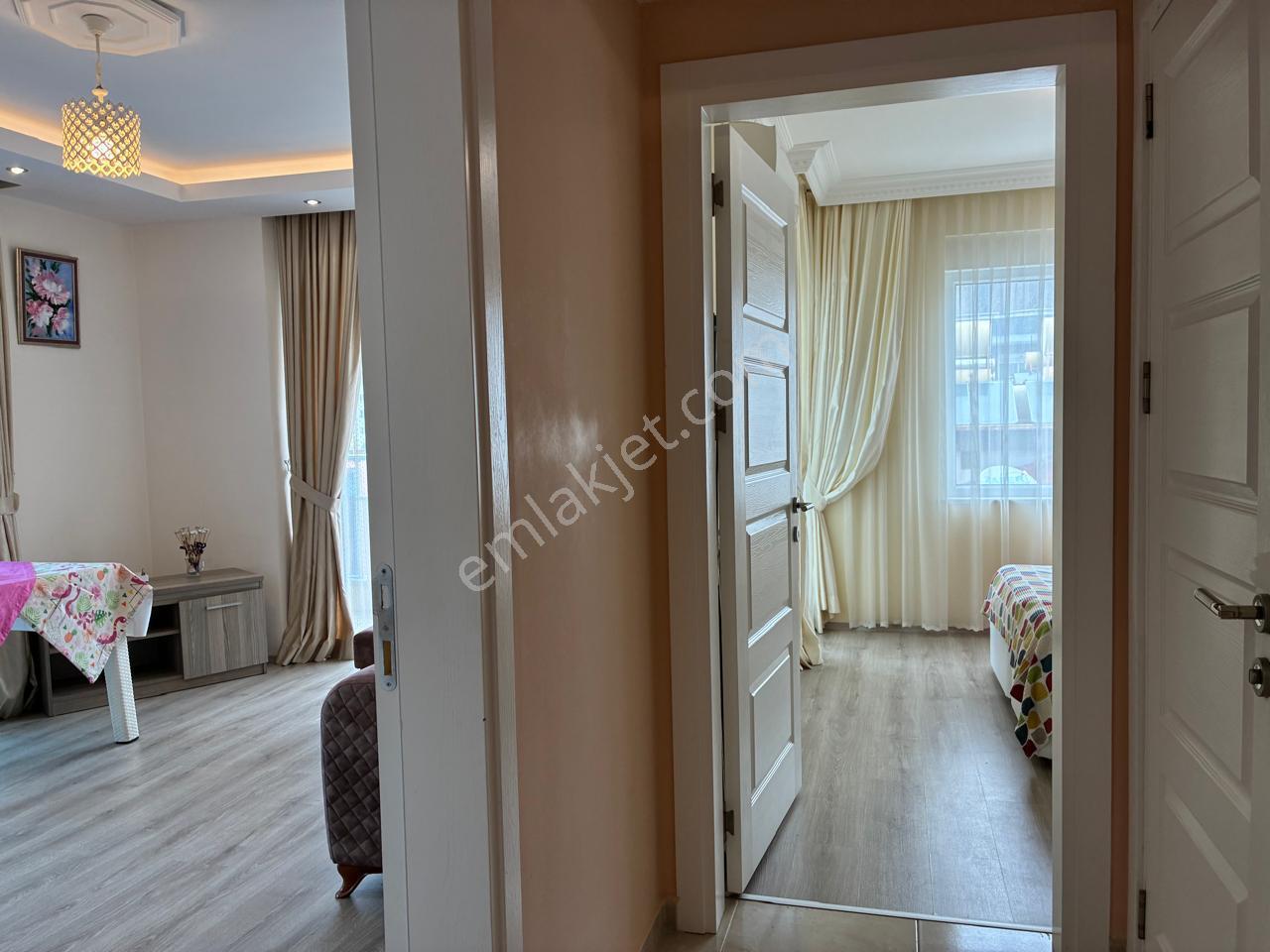 Spacious Apartment With Large Glass Balcony Close To The Sea - Görsel 8