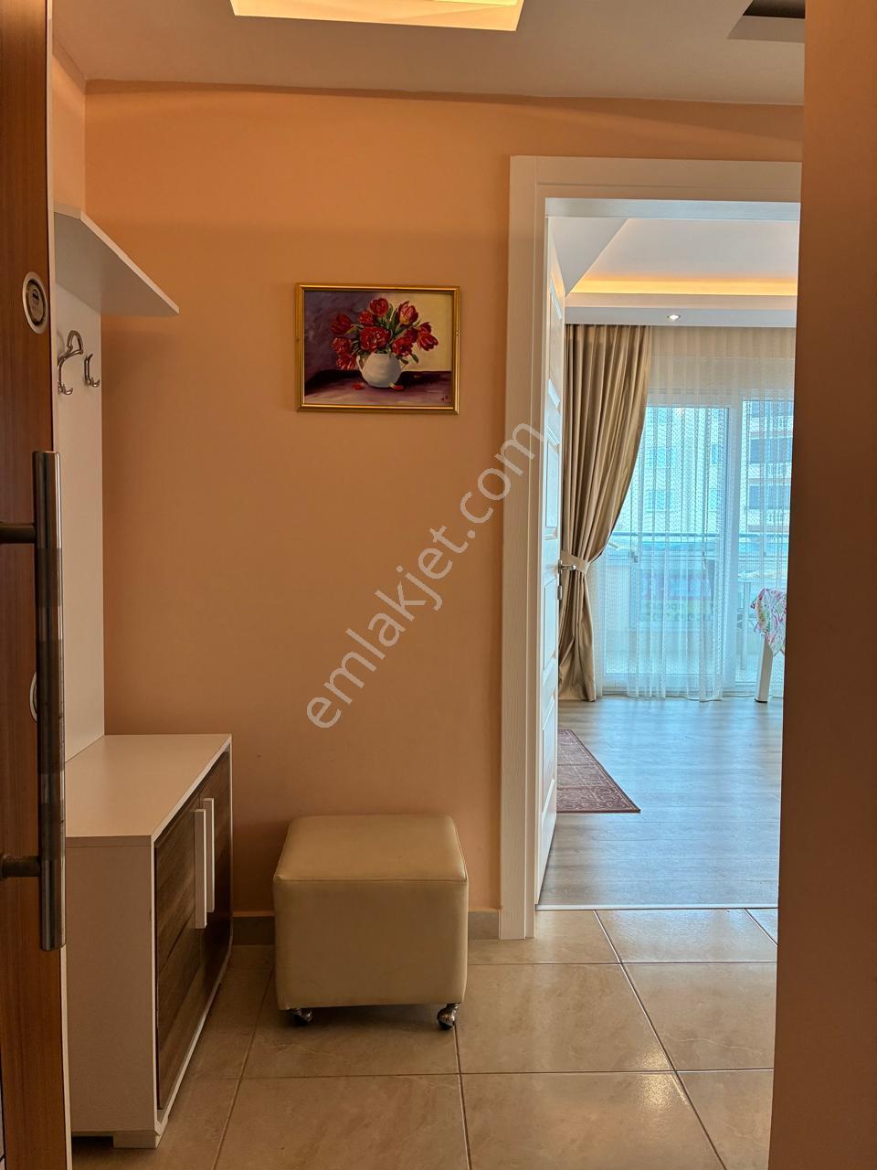 Spacious Apartment With Large Glass Balcony Close To The Sea - Görsel 10