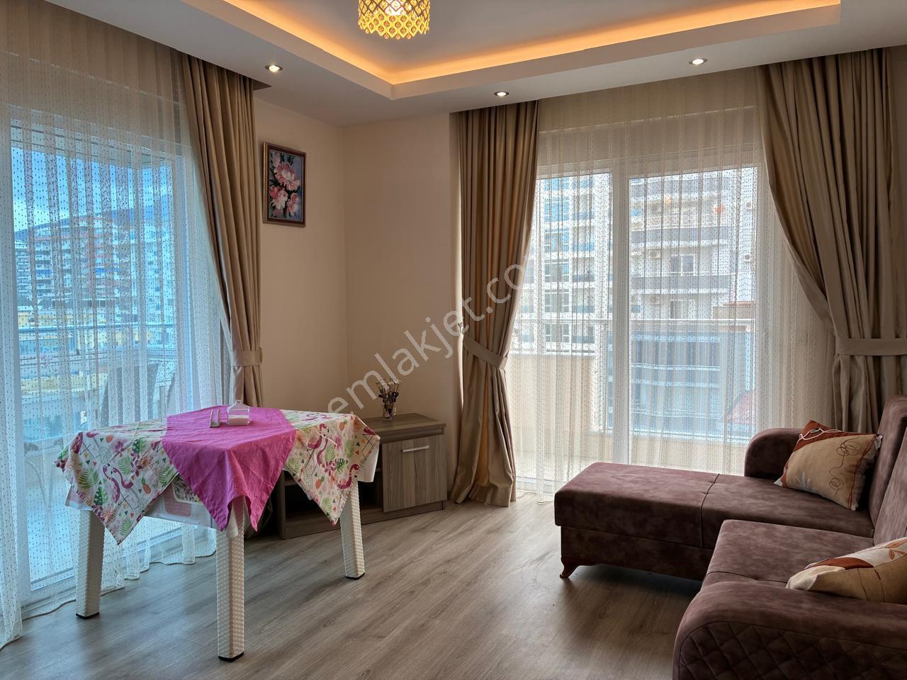 Spacious Apartment With Large Glass Balcony Close To The Sea - Görsel 2