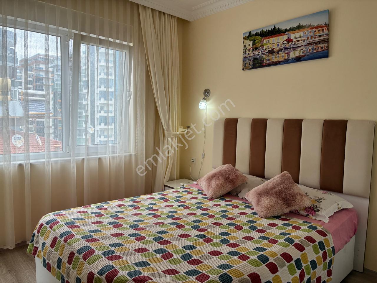 Spacious Apartment With Large Glass Balcony Close To The Sea - Görsel 9