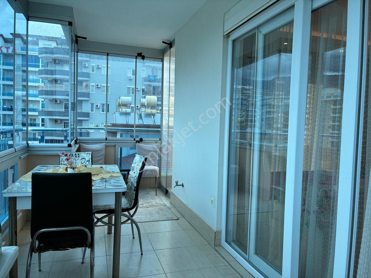 Spacious Apartment With Large Glass Balcony Close To The Sea - Görsel 7
