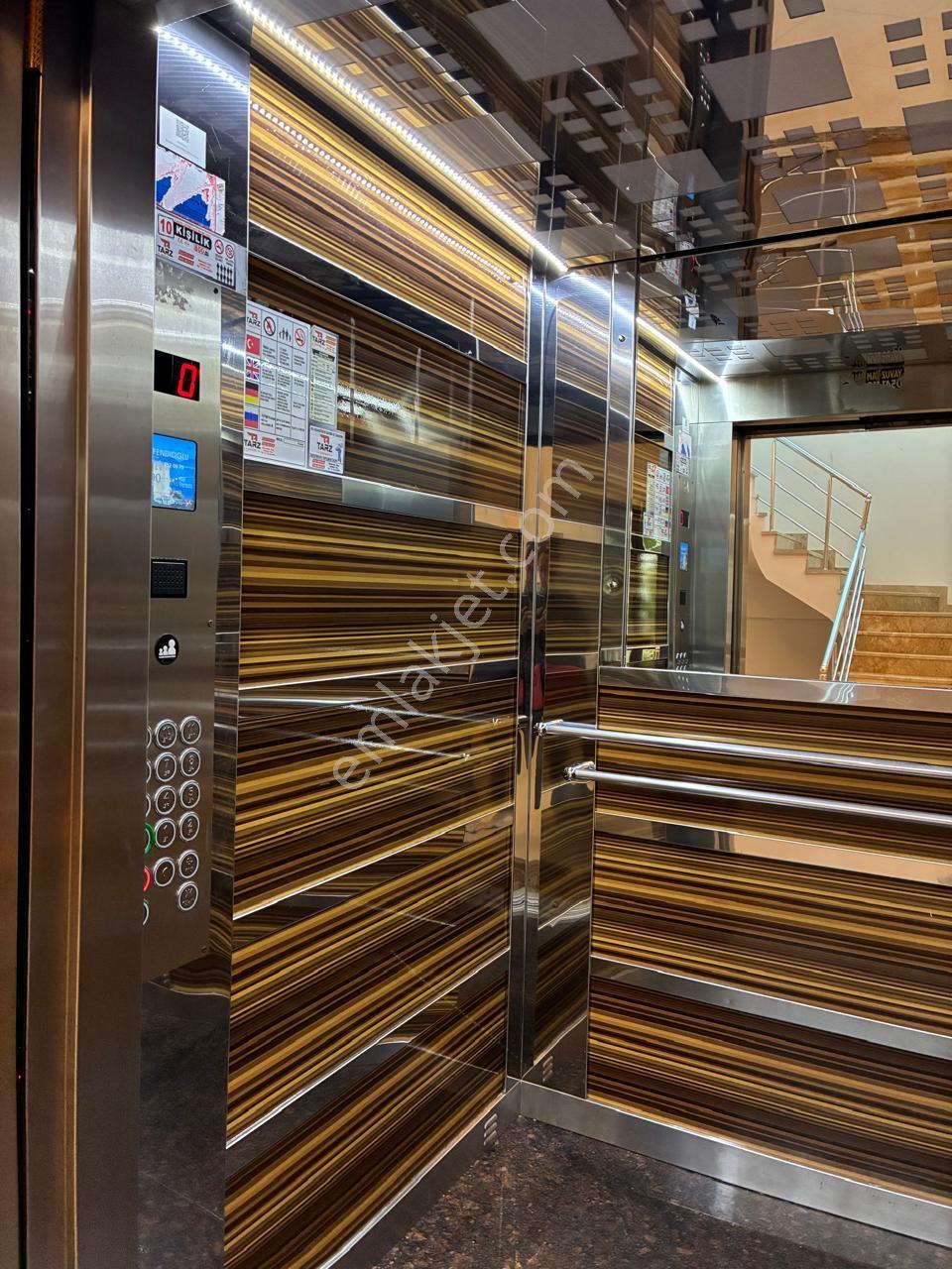 Spacious Apartment With Large Glass Balcony Close To The Sea - Görsel 6