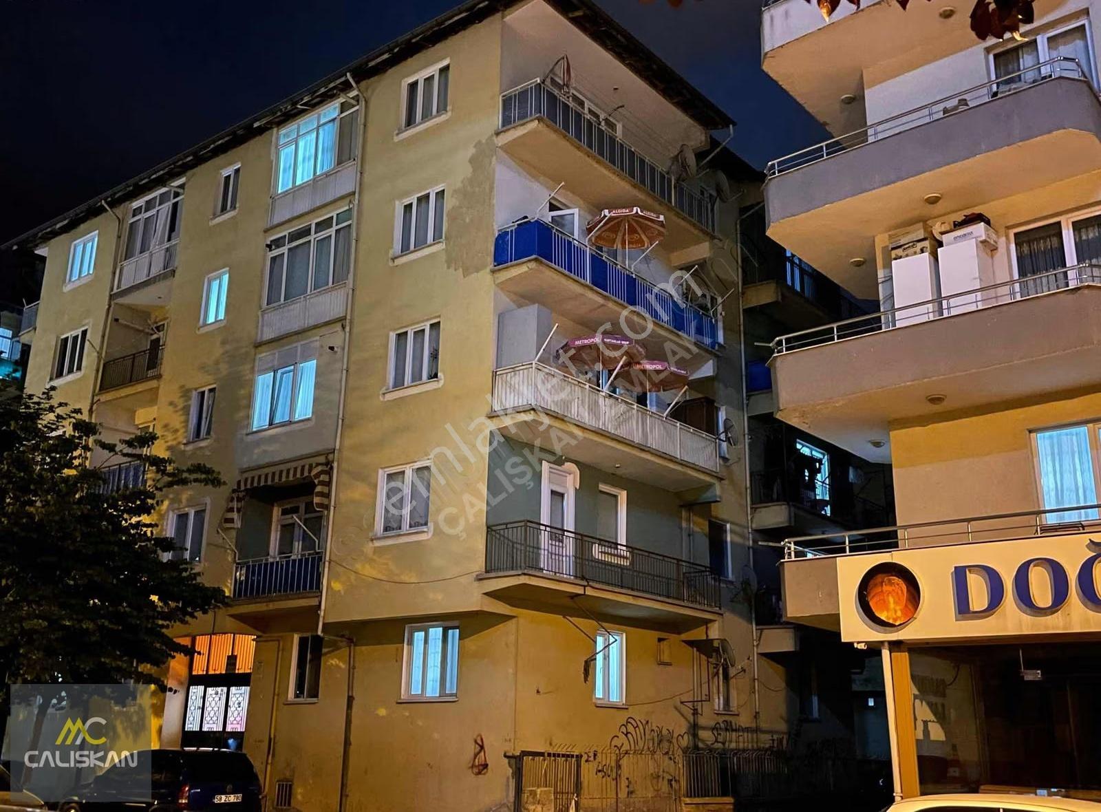 Esentepe Mah. Mevki Çarşamba Pazarı İçerisinde Satılık 2+1