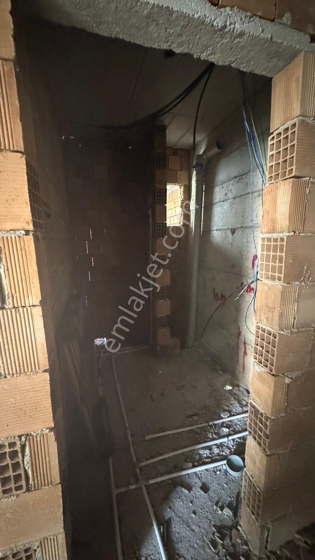 Finike Merkezde Eminakın İlköğretim Okulu Yanı Ve Kapalı Pazar Yeri Yanı 2+1 Satılık Daireler - Görsel 16