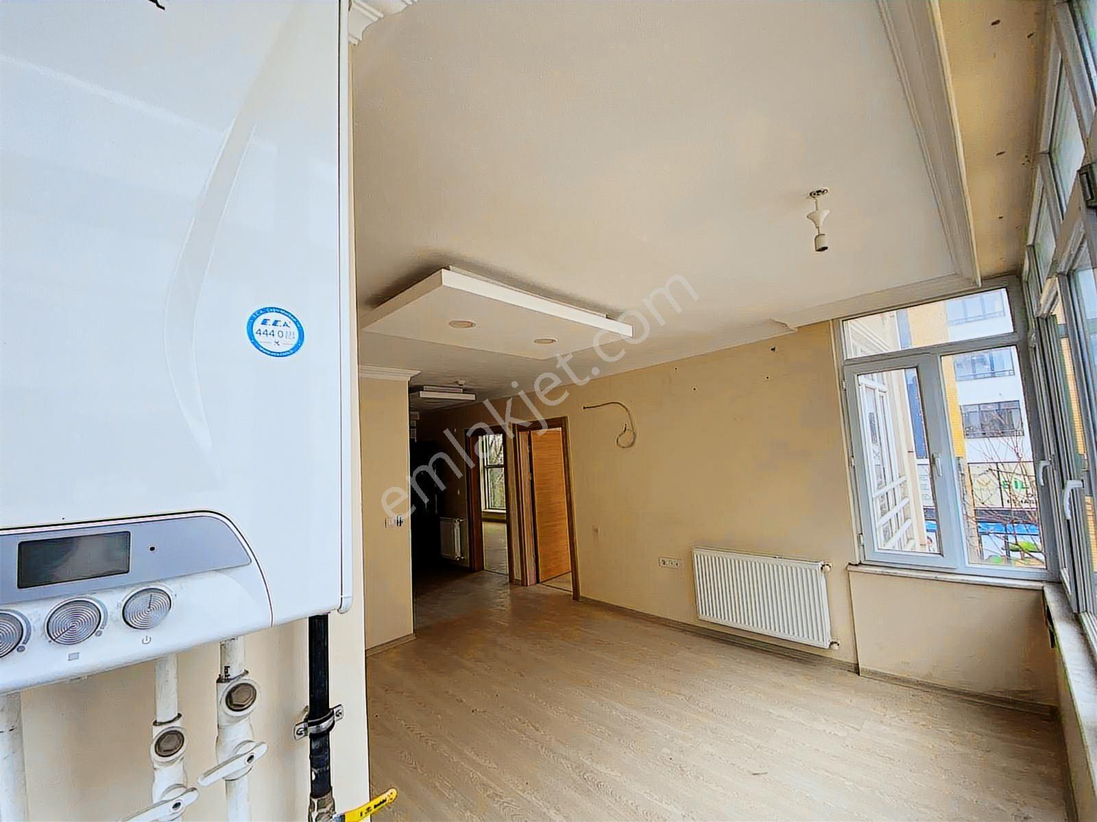 Derince Merkezde İş Hanı İçinde Kiralık 2+1 Ofis Mutfak & Wc'li