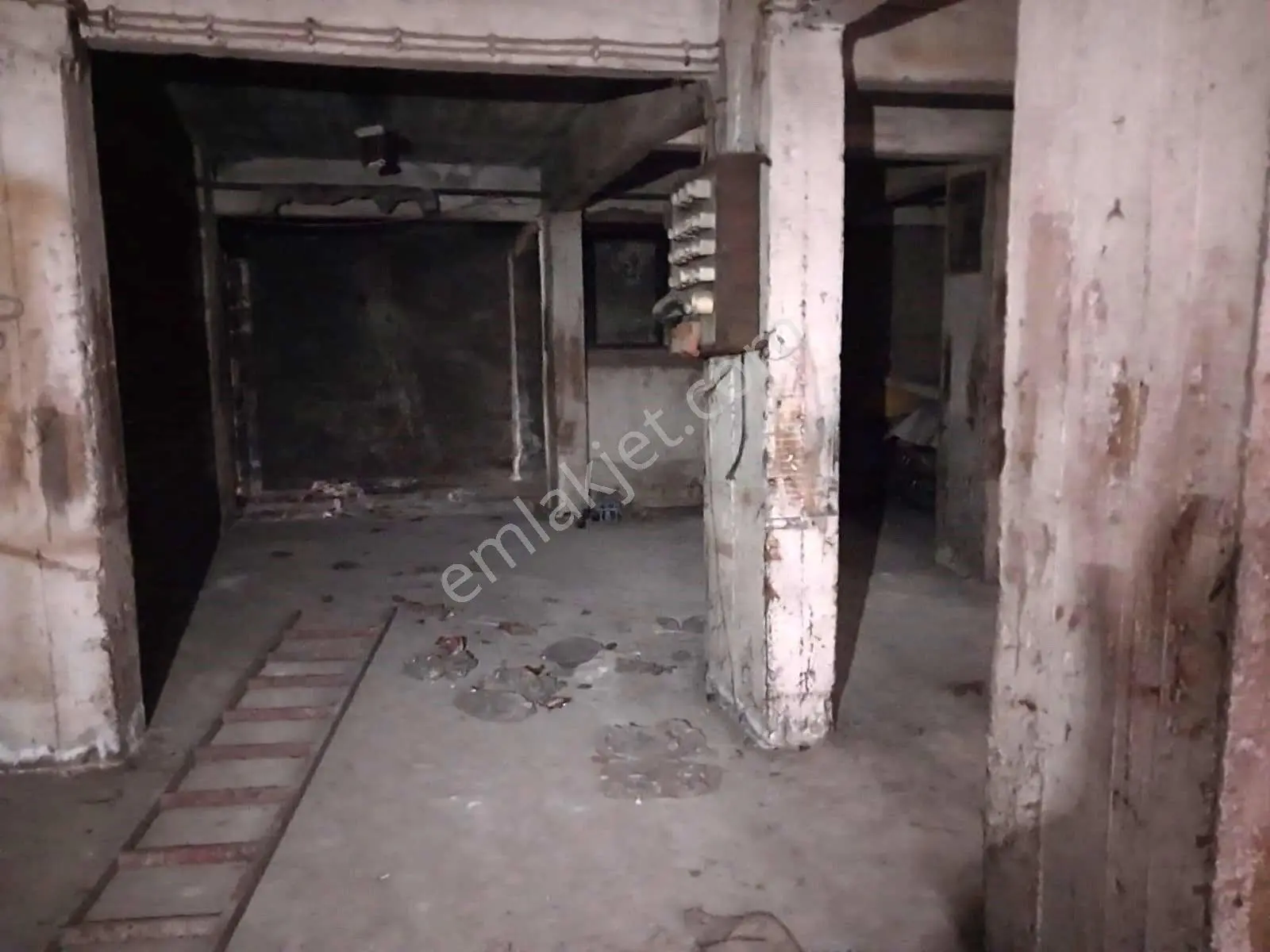 Kocaeli Gölcük Kavaklı Mahallesi Kiralık 150 M² Dükkan Depo
