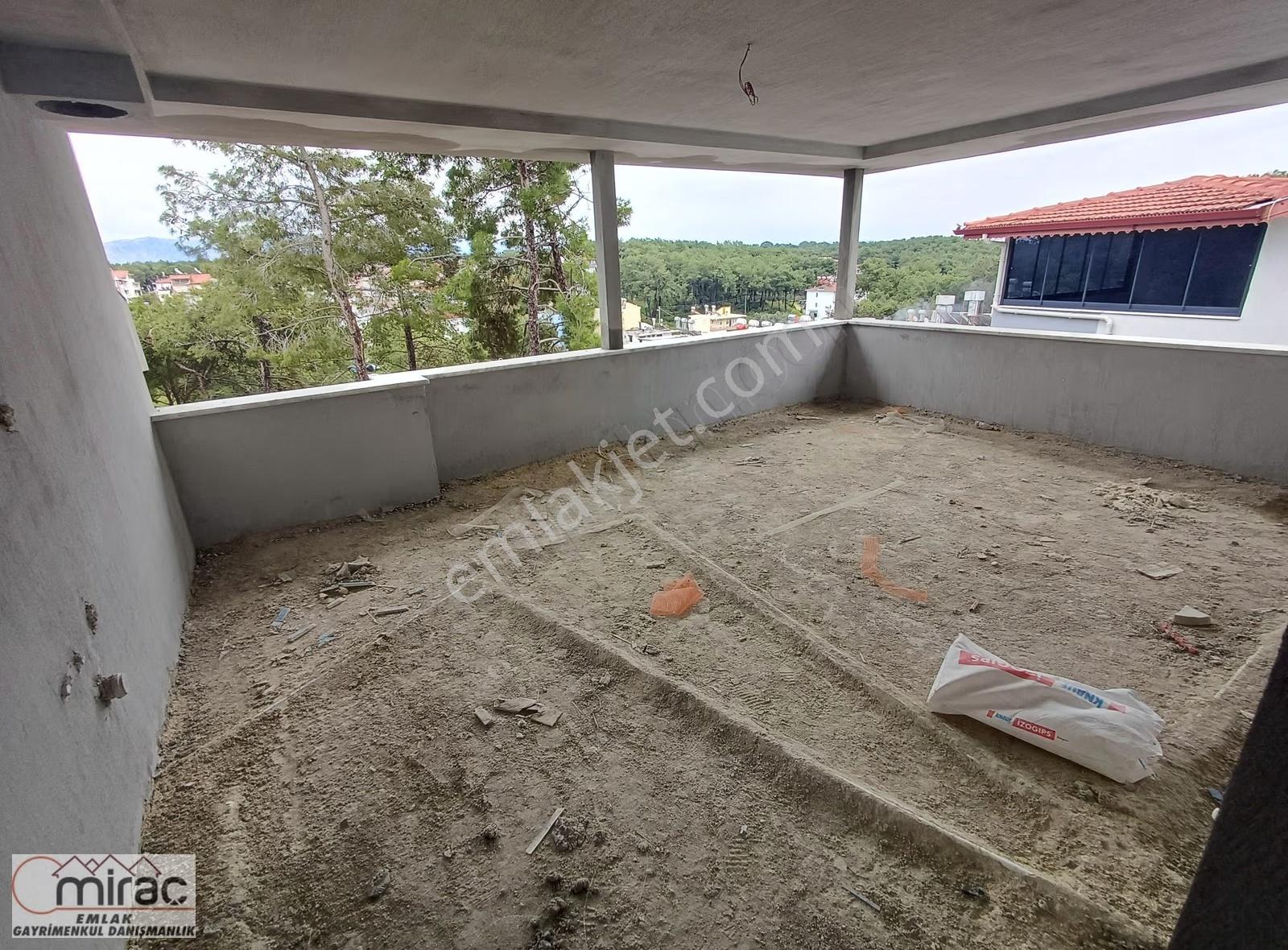 Manavgat Sarılarçamlık Mevkisinde Mükemmel Dubleks