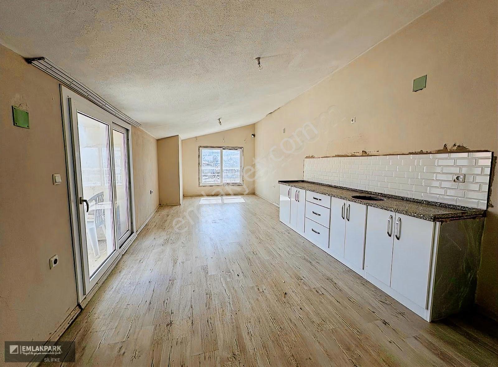 Emlakparkdan Silifke Atik Mahallesinde Kiralık 5+1 Daire - Görsel 17
