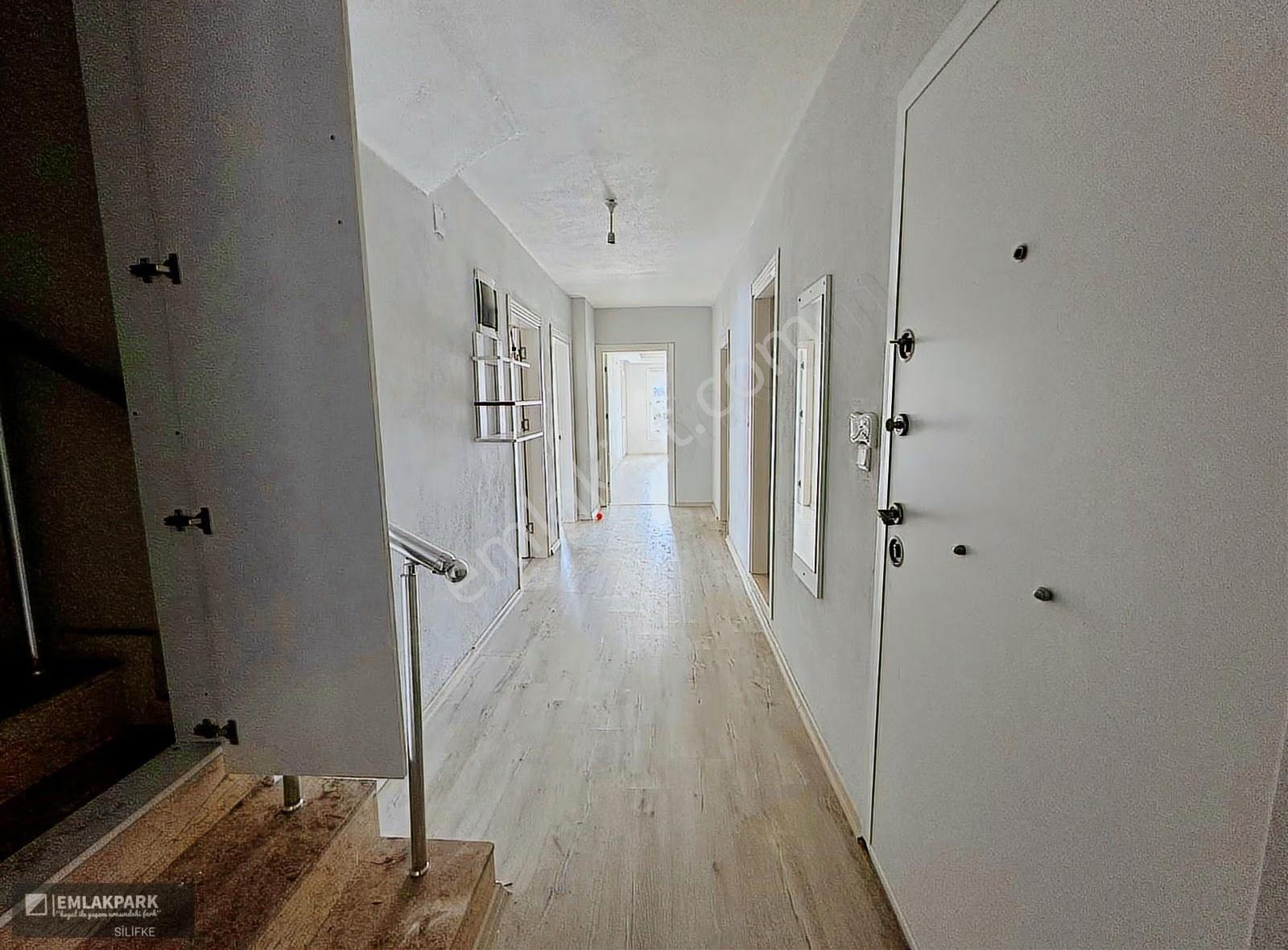 Emlakparkdan Silifke Atik Mahallesinde Kiralık 5+1 Daire - Görsel 11