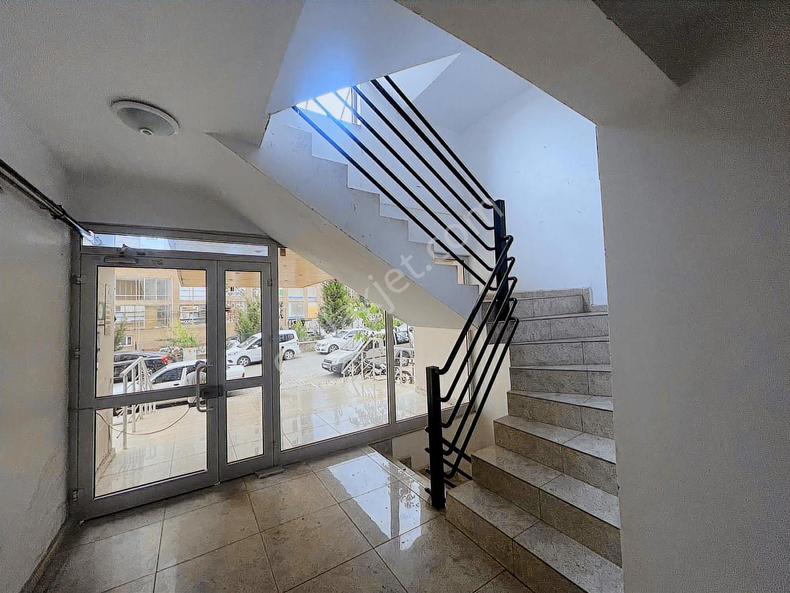 Remax Yeni'den Harika Konumlu Satılık Eşyalı Balkonlu 1+1 Daire - Görsel 17