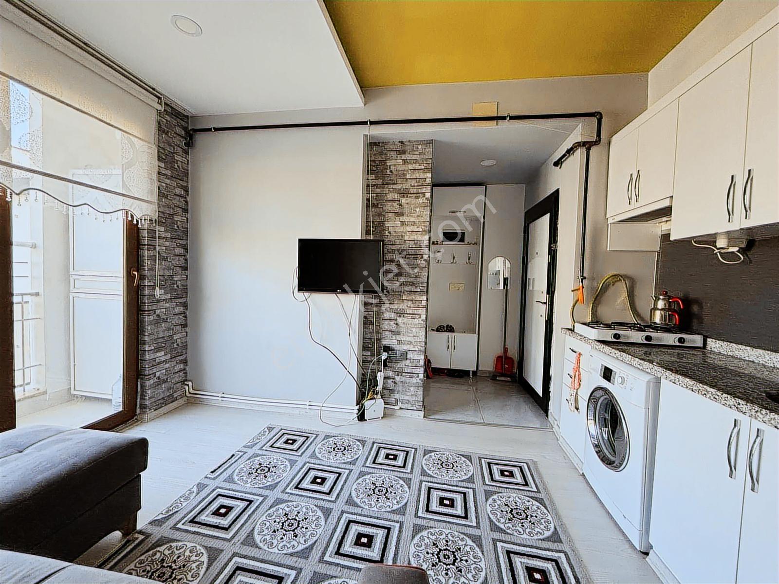 Remax Yeni'den Harika Konumlu Satılık Eşyalı Balkonlu 1+1 Daire - Görsel 10