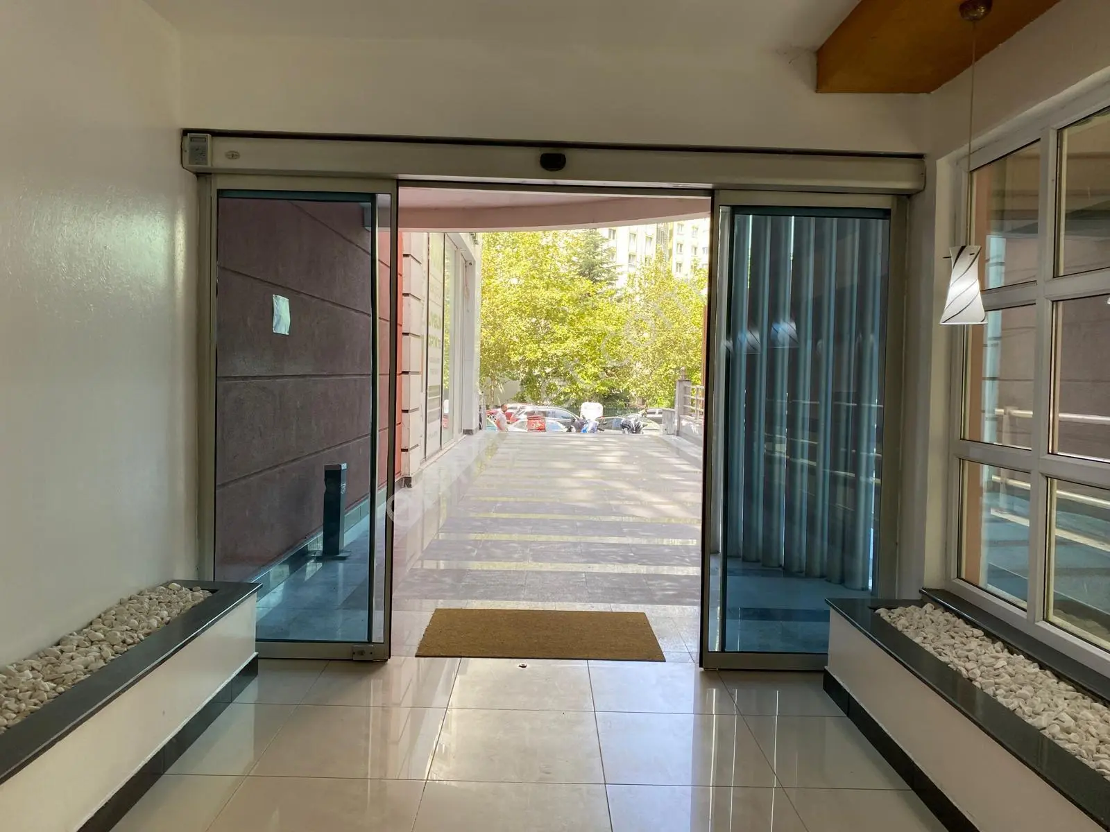 Metrobüse Yakın Cumhuriyet Mahallesi'nde Kiralık 1+1 Full Eşyalı - Görsel 2