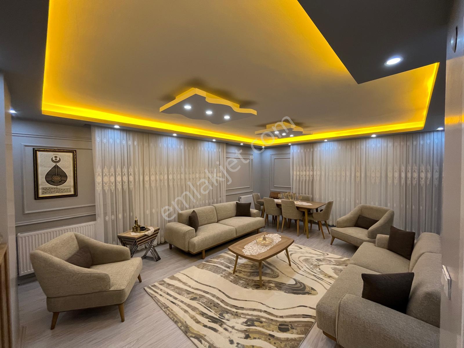 Alipaşa Mahallesinde Satılık Araç Takaslı 4+1 Site İçi Daire
