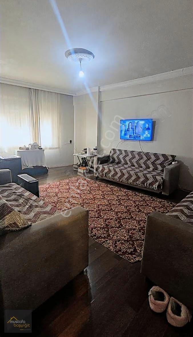 Mustafa Başyiğit Emlak'tan Reşatbey Pazar Pazarı Sokağı 3+1daire