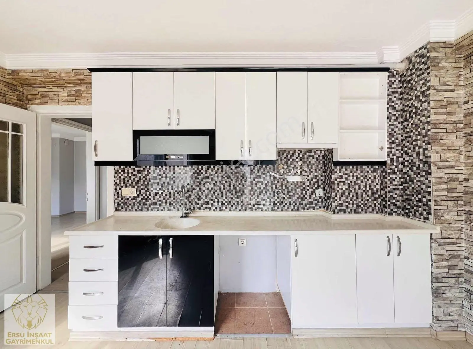 Ersü'den Bozyaka'da Ferah 2+1 80m2 Arakat Yeni Binada Daire