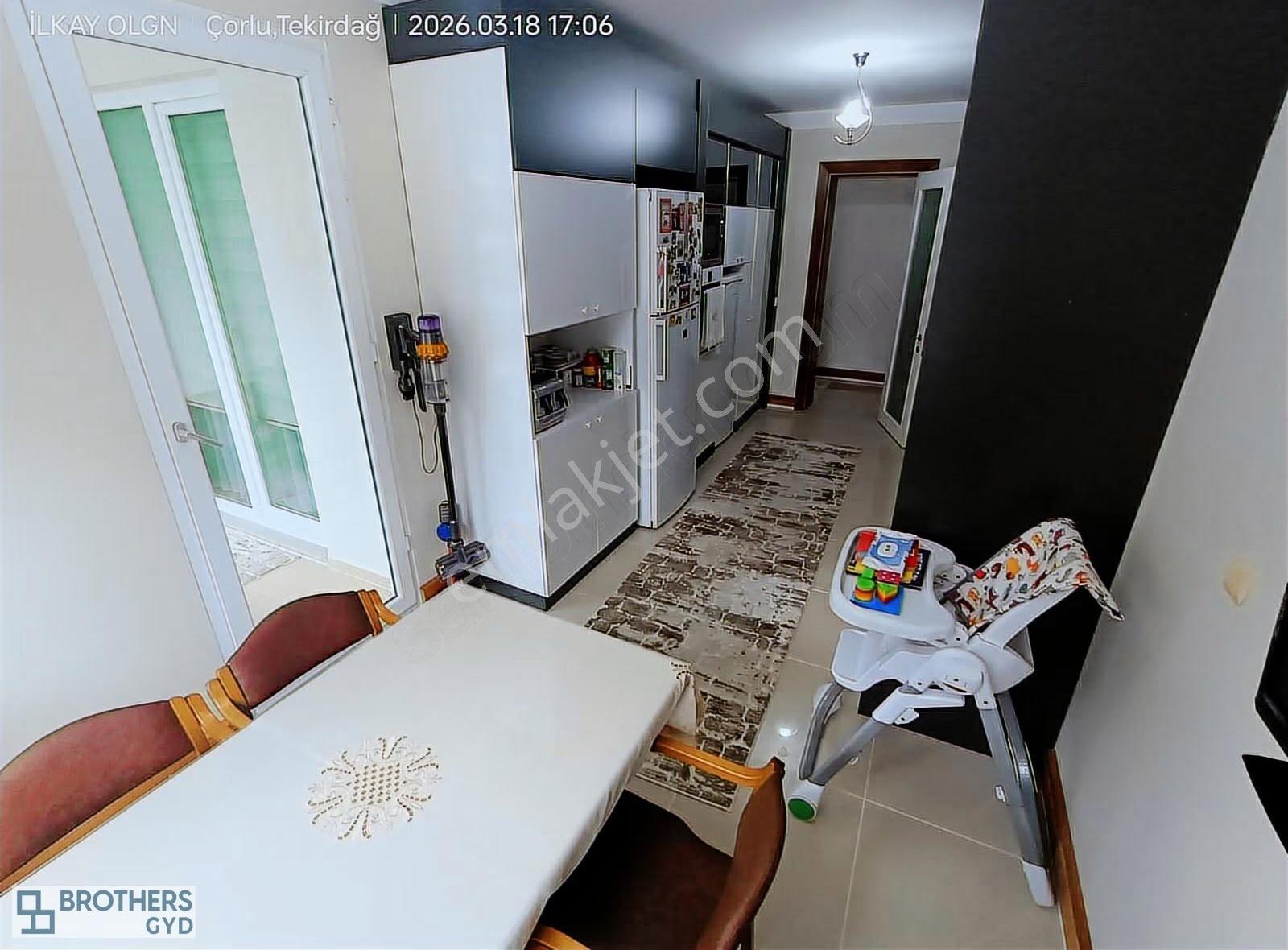 Brothersdan Hürriyet Mah.190m2 3+1 Arakat İskanlı Satılık Daire - Görsel 13