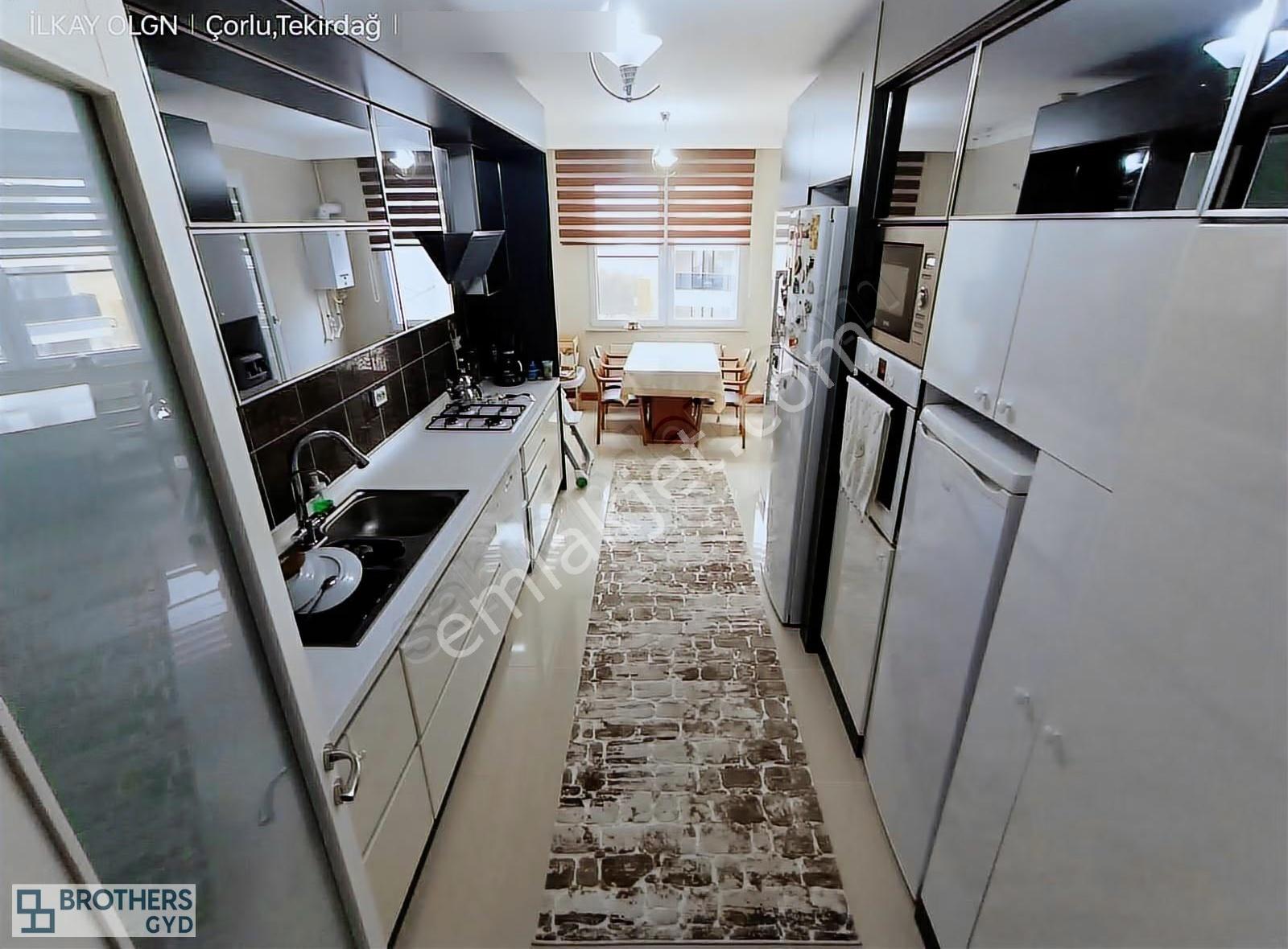 Brothersdan Hürriyet Mah.190m2 3+1 Arakat İskanlı Satılık Daire - Görsel 3