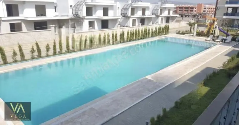 Muradiye Villalar Bölgesi 2+1 Kapalı Mutfaklı Site İçi Fırsat !!