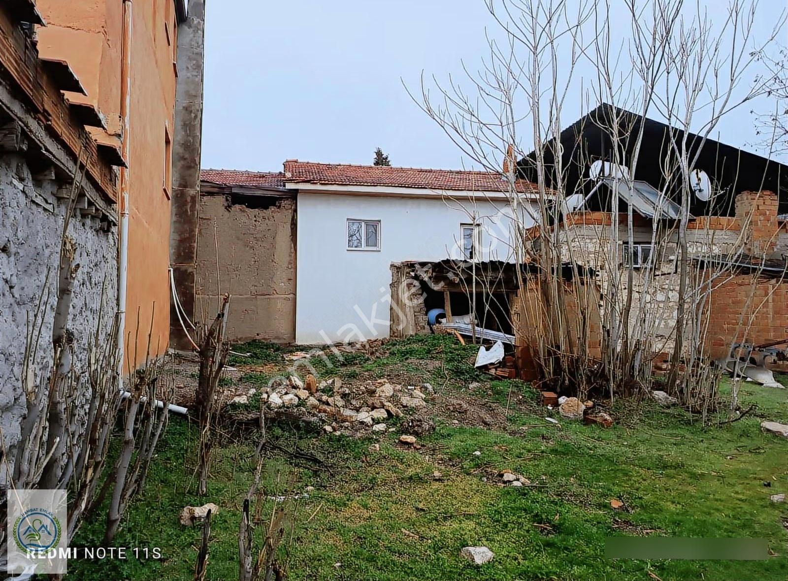 Baklan Merkezde Müstakil Bahçeli Ev