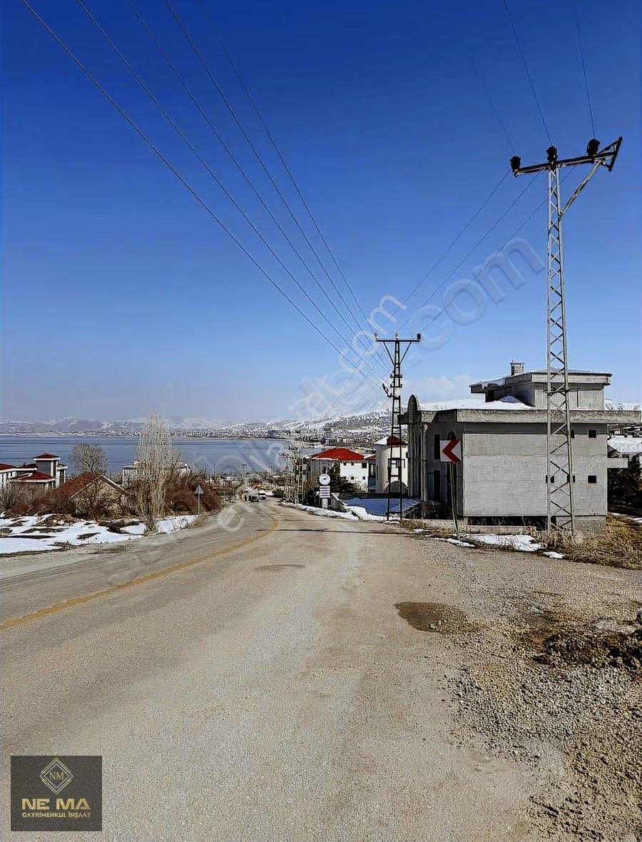 Van Edremit Yeni Mahallede Göl Manzaralı Villalık Köşe Parsel