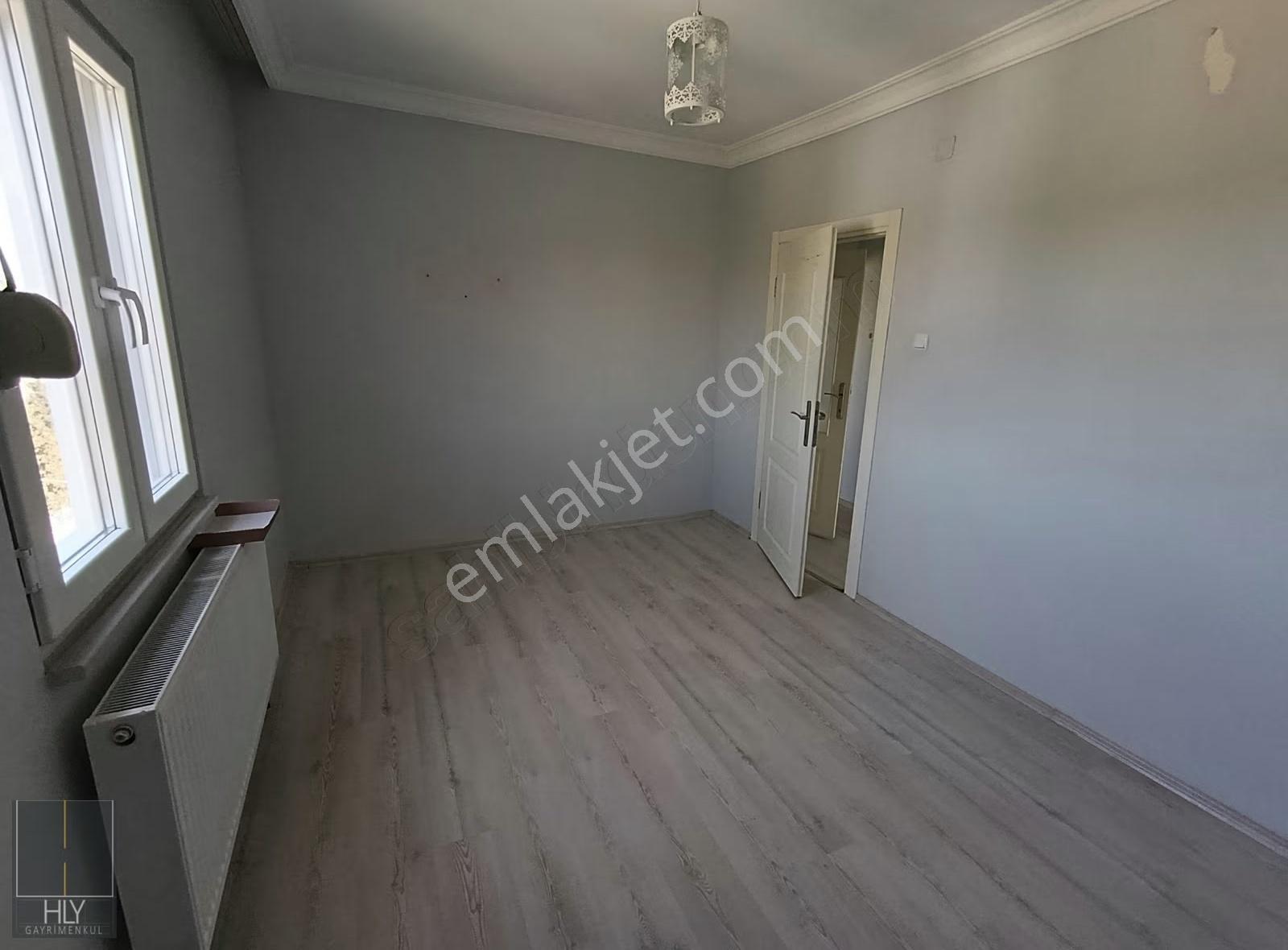 Hly Gayrimenkulden Göçmen Konutlarında Kiralık 2+1 Daire - Görsel 2