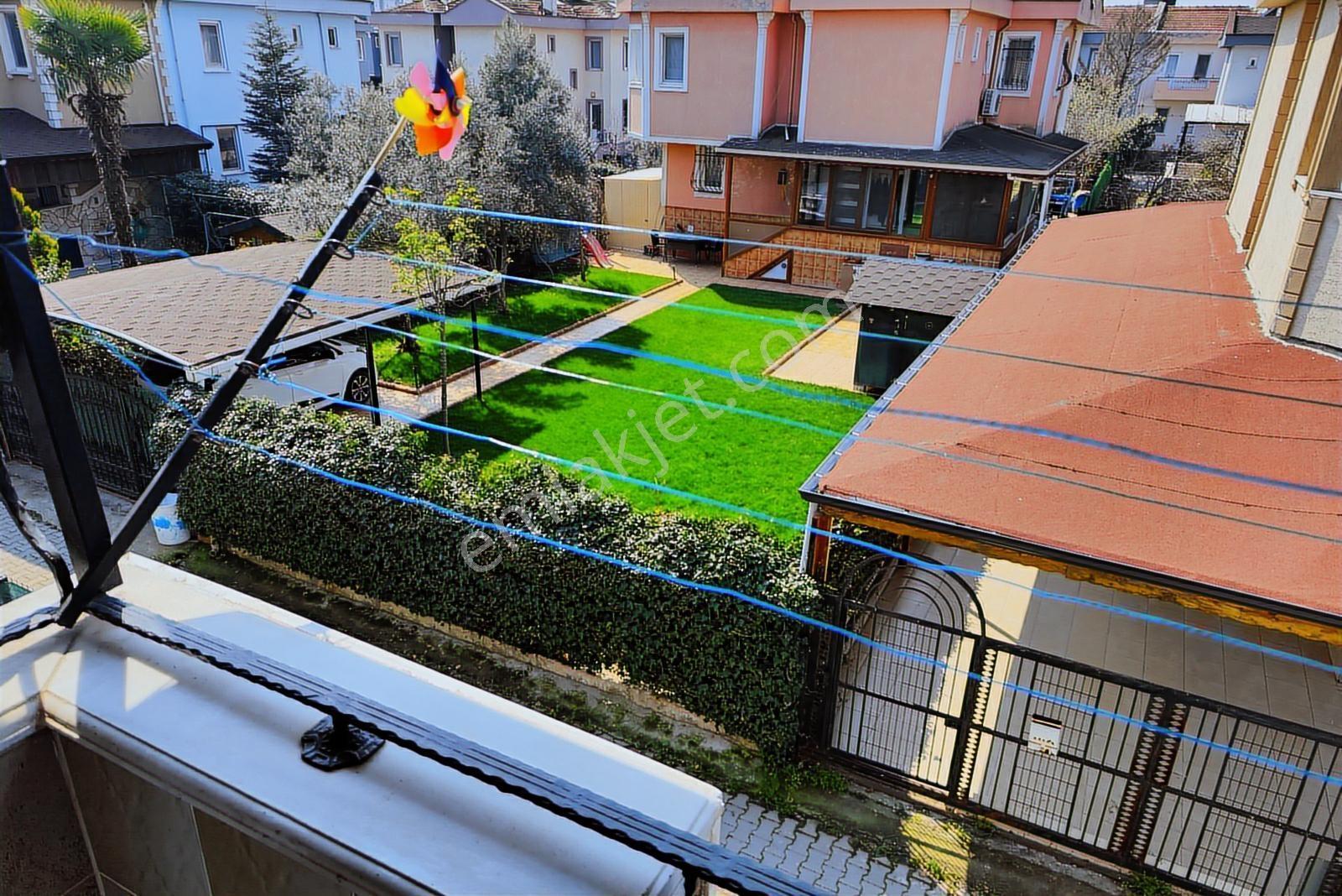 Remax Advantage'de Bahçeli Konforlu 3+1 Kiralık Villa