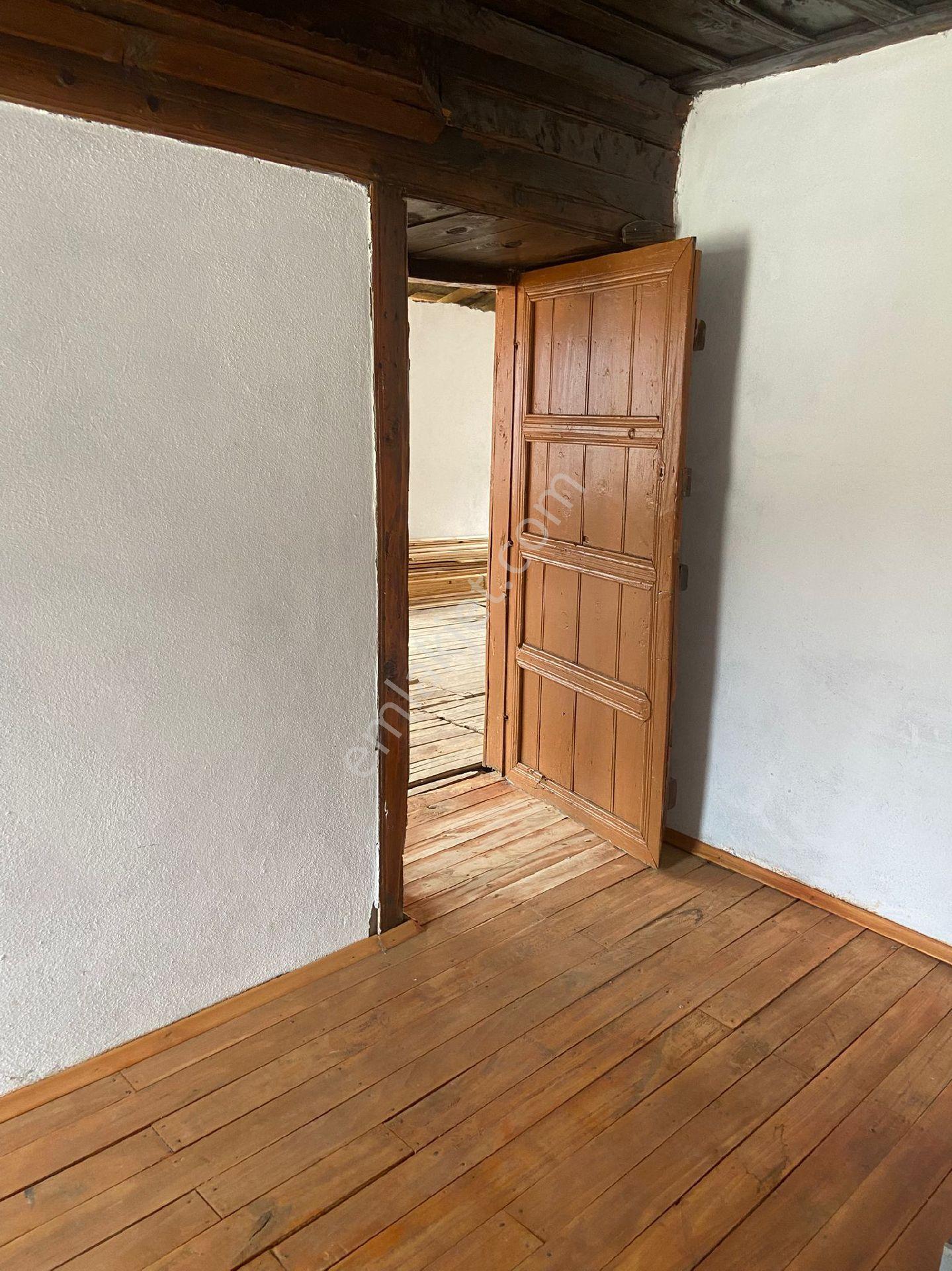 İki Katlı Bahçeli Köy Evi - Görsel 18