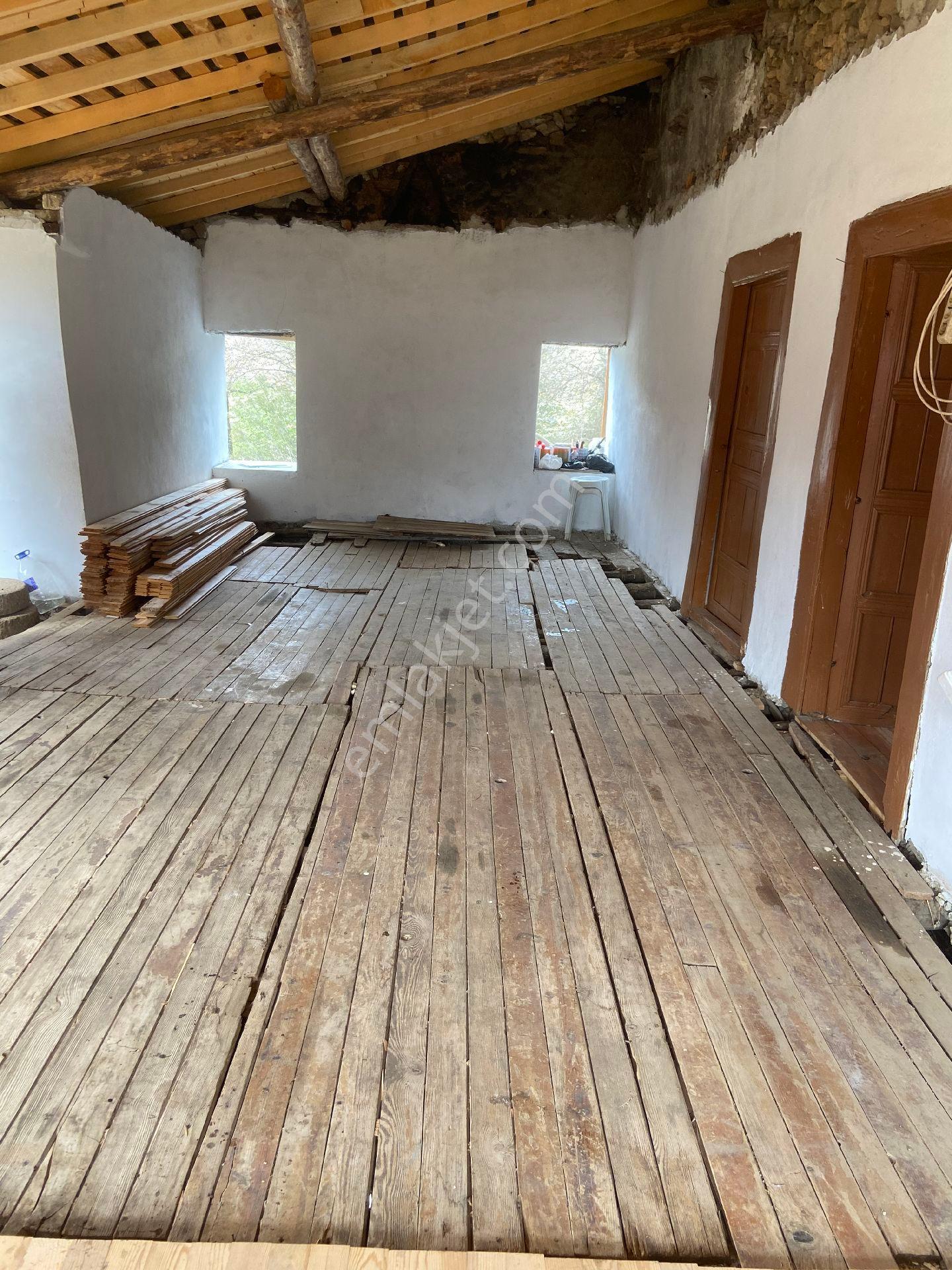 İki Katlı Bahçeli Köy Evi - Görsel 29