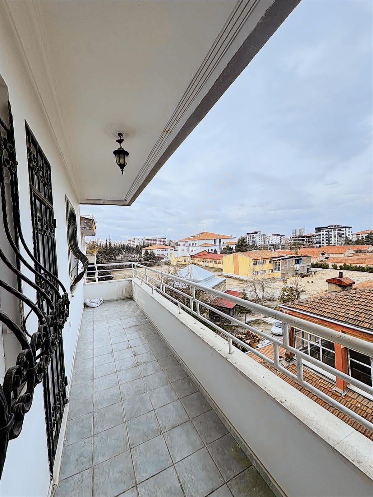 Vali Konağında Çift Cephe 3+1 Kiralık Daire