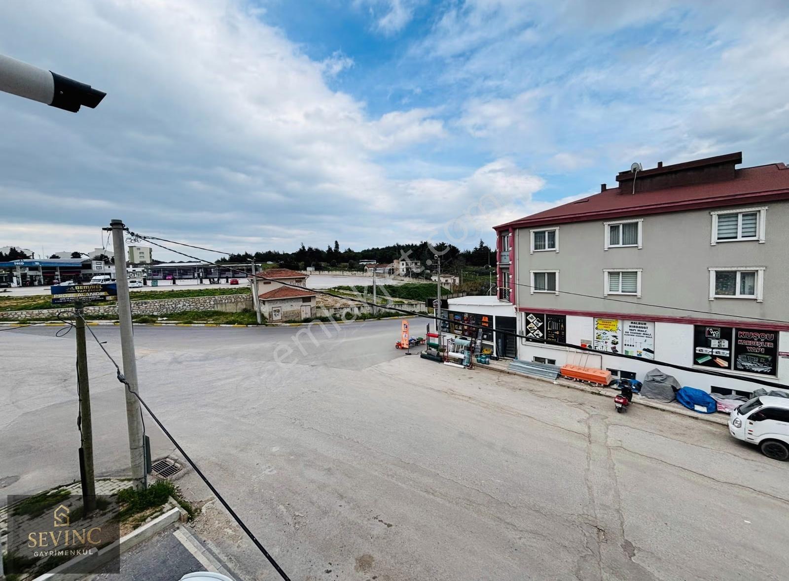 Sevinç'ten Caddeye Cephe Ara Kat Balkonlu Geniş 2+0 Daire - Görsel 15