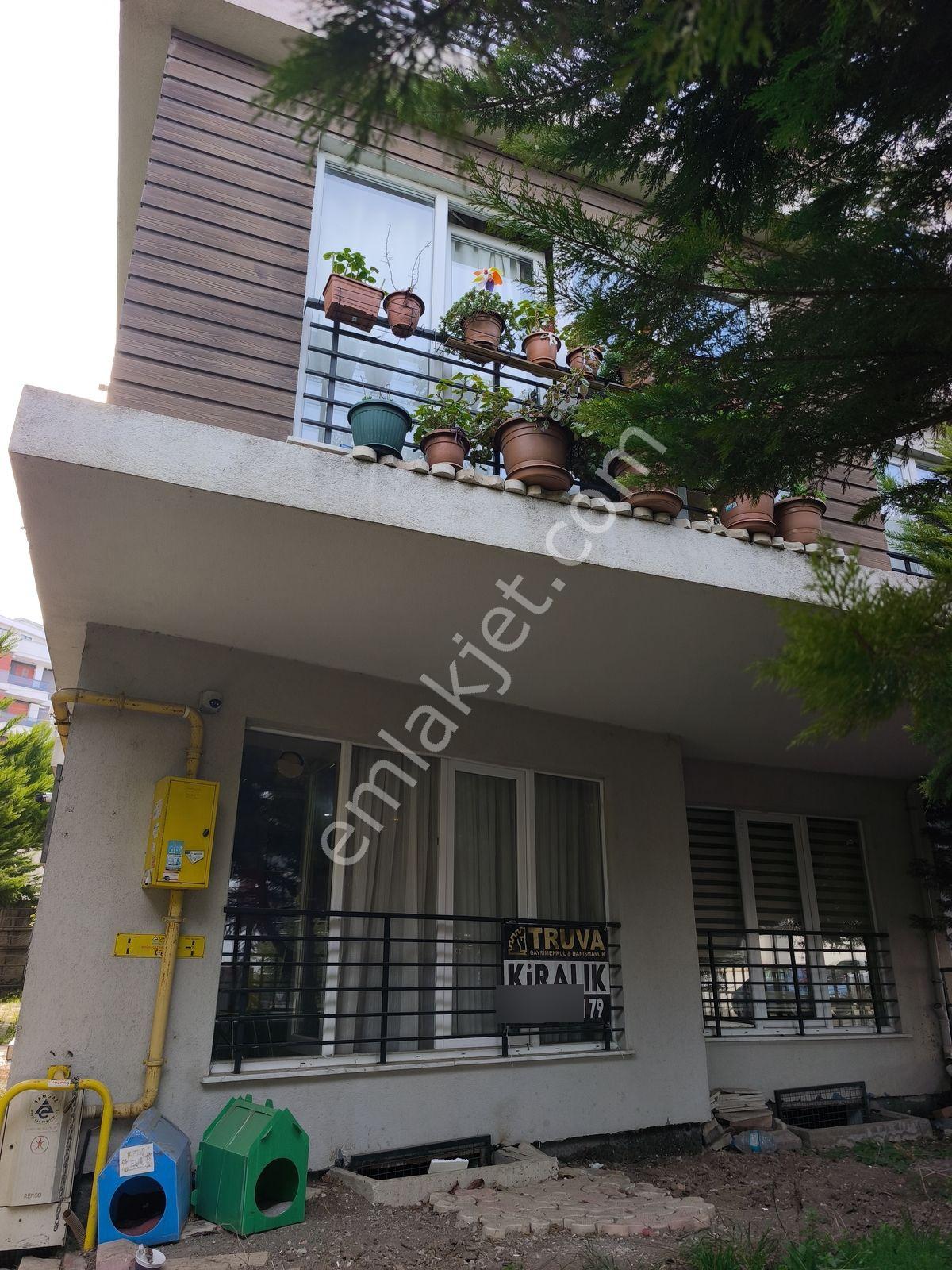 Truva/nazım Demirci'den Tramvay Altında Satılık Eşyalı 1+1 Daire - Görsel 26