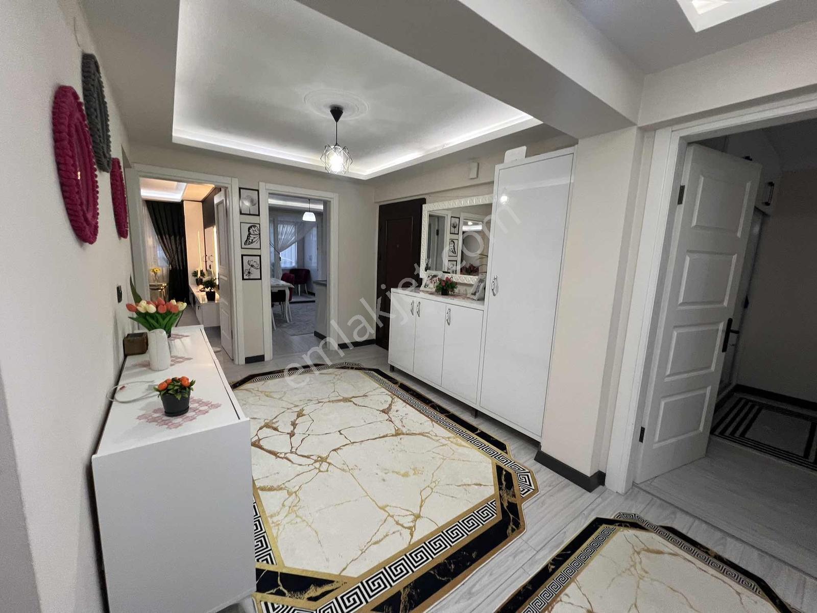 Kuşadası Davutlarda Kapalı Mutfak 3+1 Yüksek Zemin Kat Daire - Görsel 24