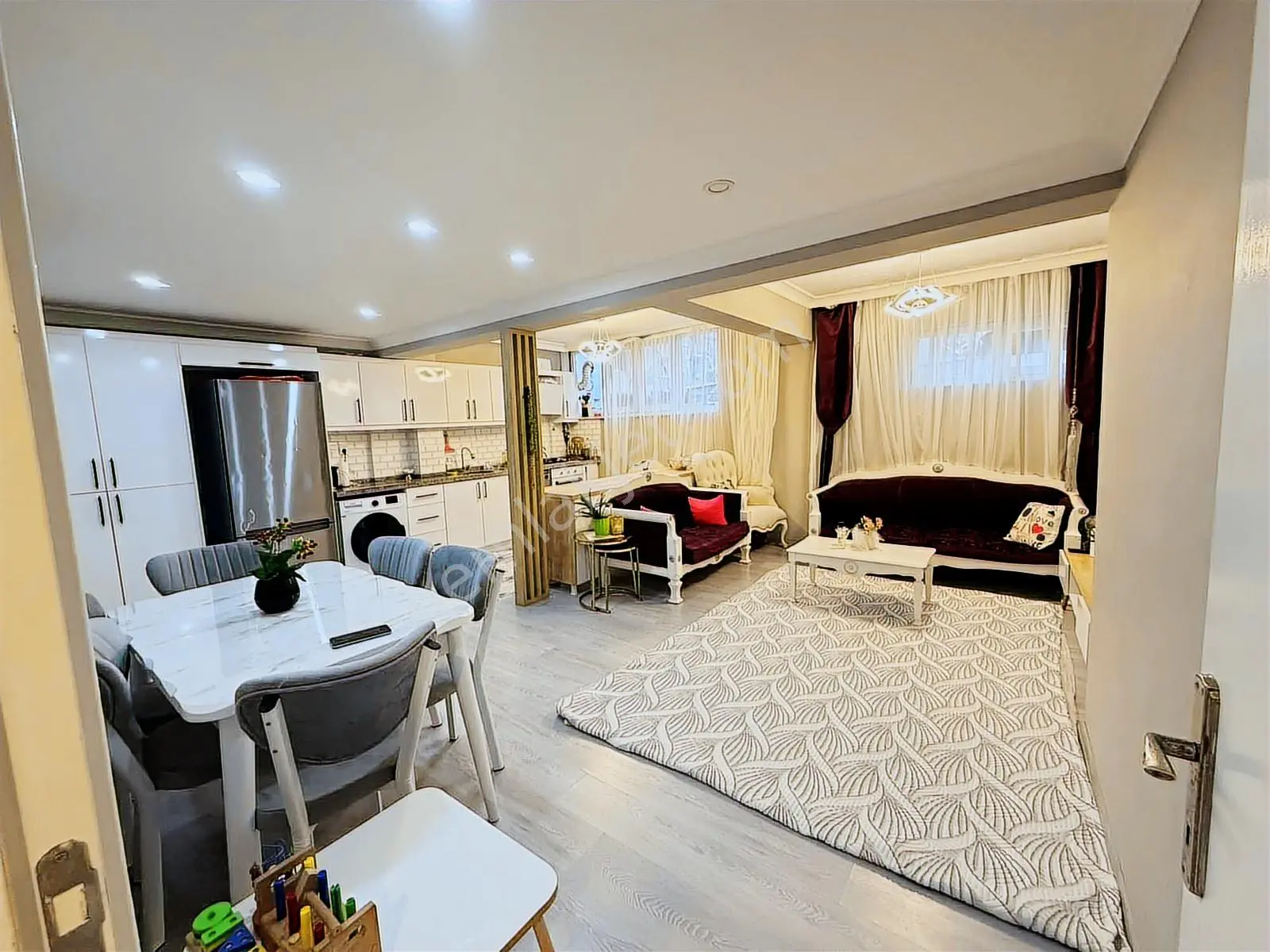Remax Leon Emek Fatih Sultan Mehmet Mahallesi 2+1 Satılık Daire