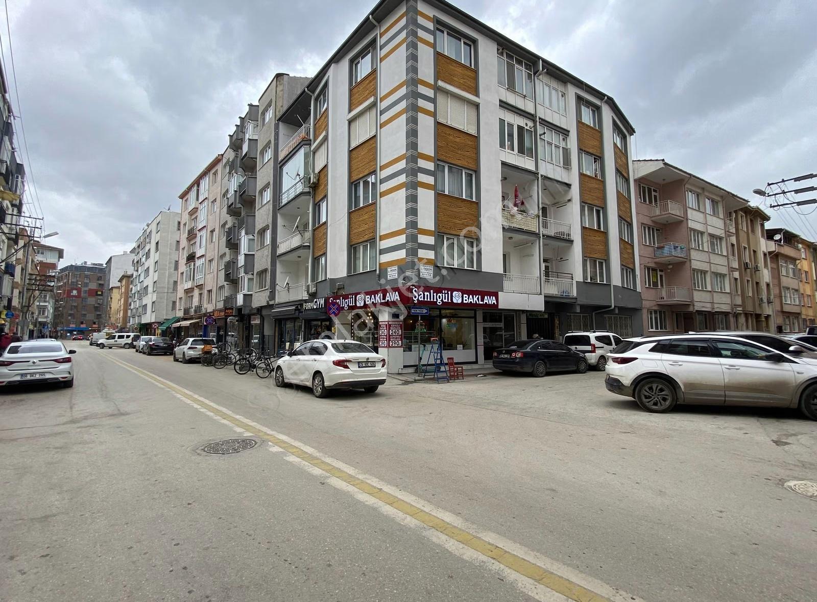 Çırağan Emlak'tan Cumhuriye Mh.cengiz Topel Cd. Yakını 1+1 Daire