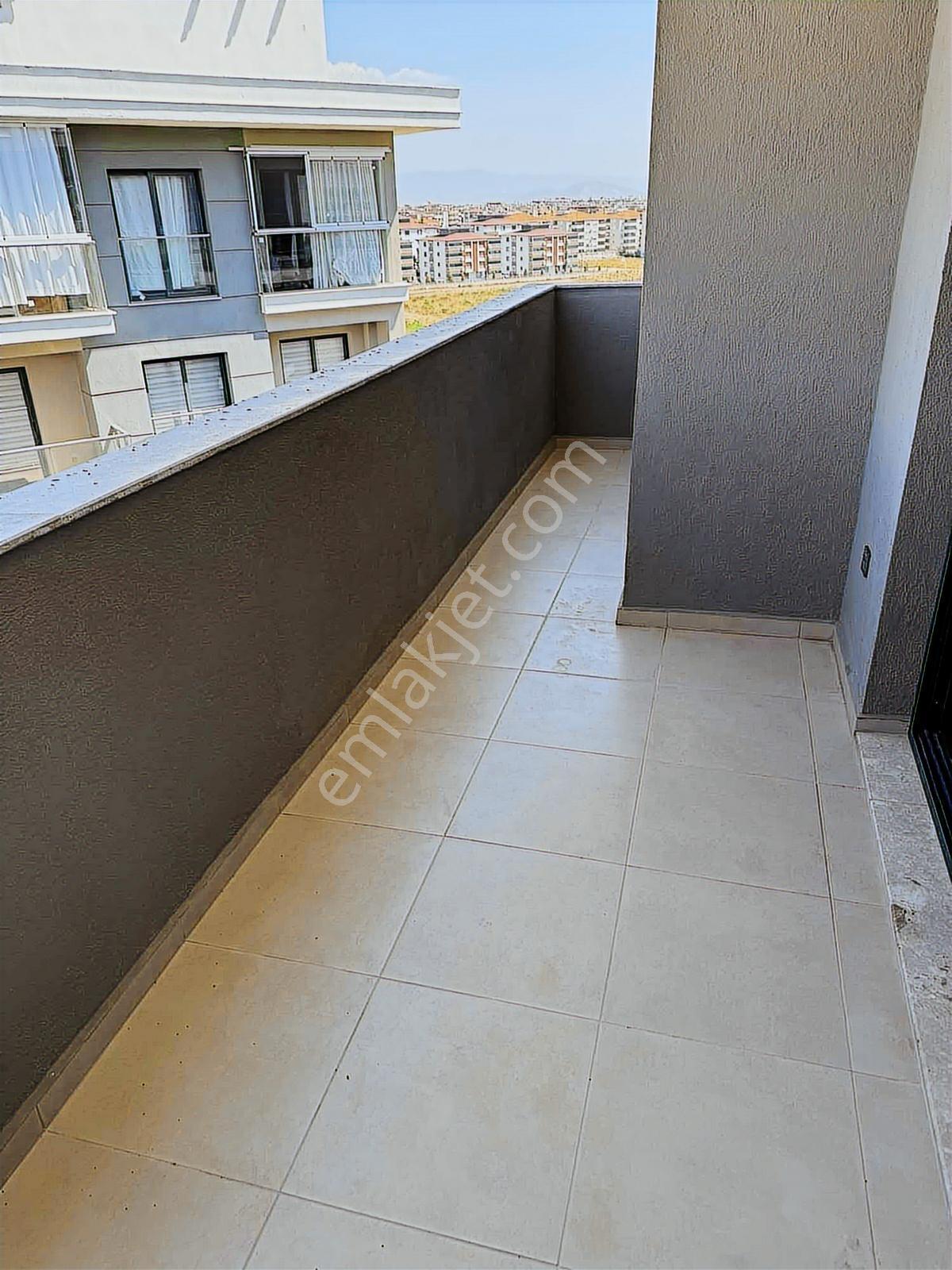 Torbalı Da Havuzlu Güvenlikli Sitede Kiralık 3+1 Daire - Görsel 24