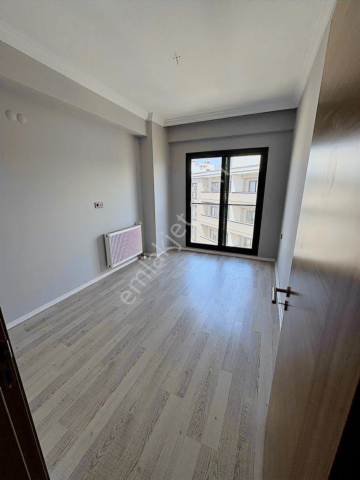 Torbalı Da Havuzlu Güvenlikli Sitede Kiralık 3+1 Daire - Görsel 28