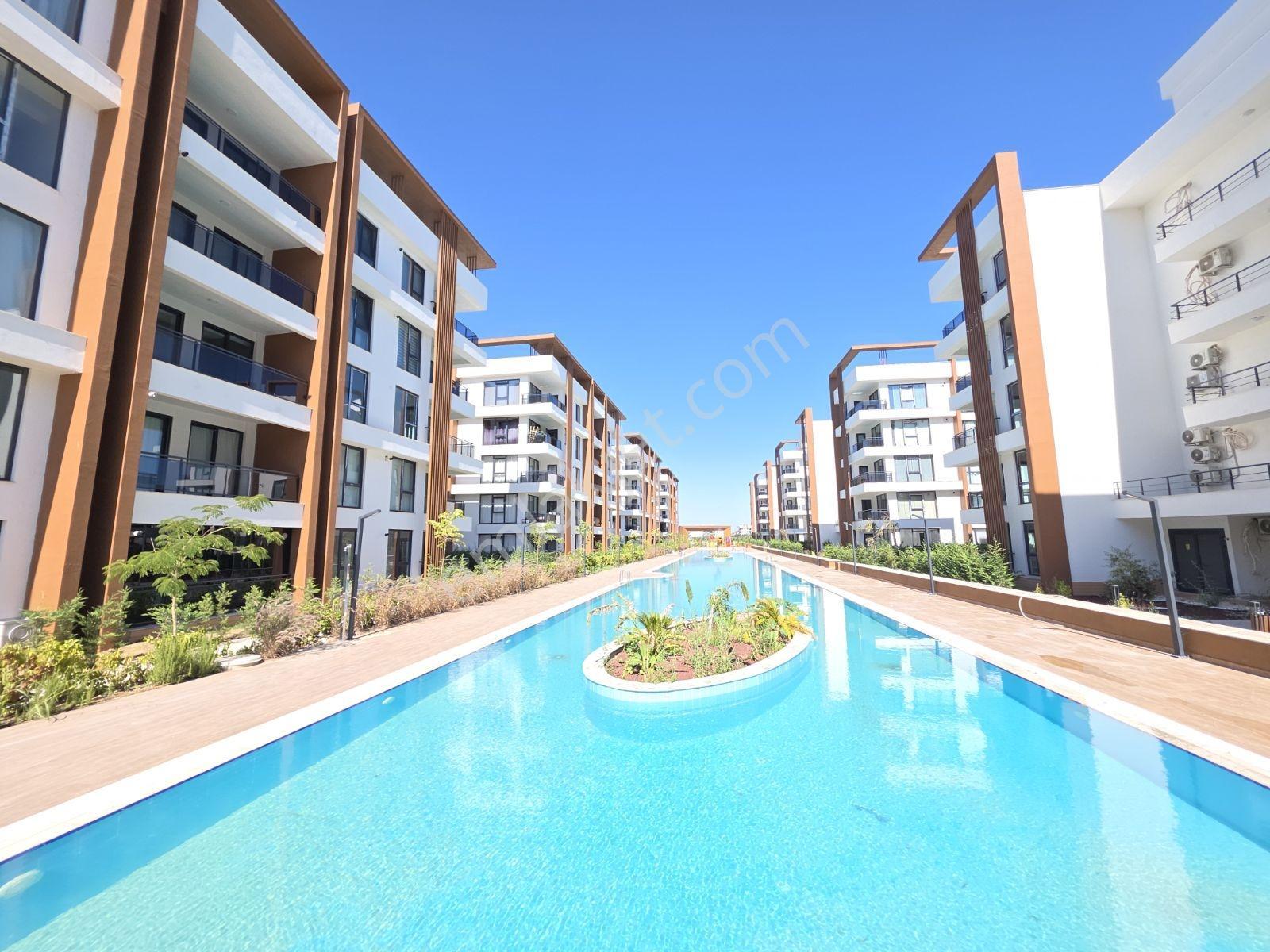 Geniş 1+1 Ara Kat / Havuzlu Sitede / Yeniköy