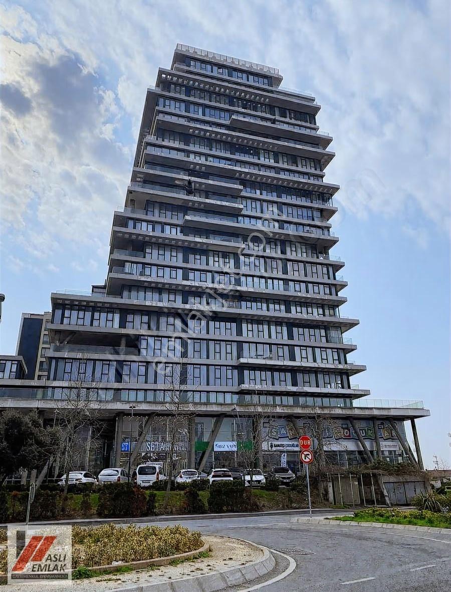 The İstanbul Residence'de Eşyalı 1+1 Satılık Daire