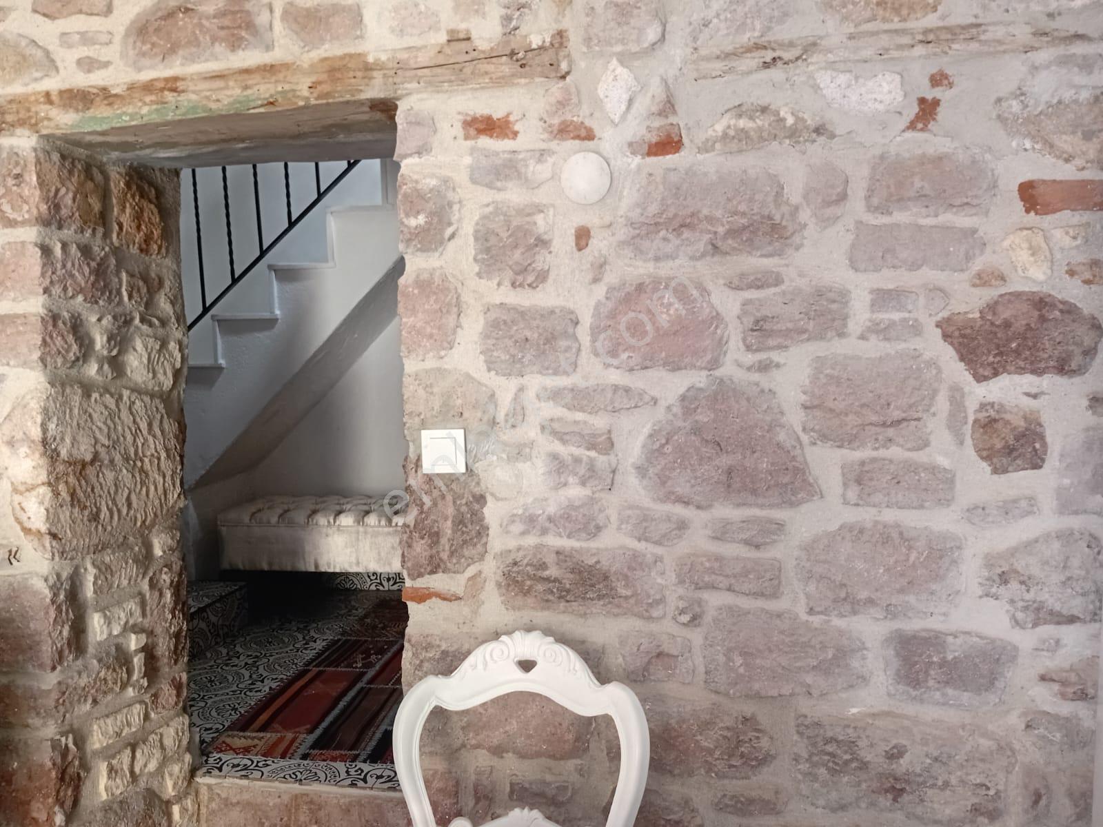 Ayvalık Merkezde Tarihin Kalbinde Kiralık 2,5+1 Müstakil Ev - Görsel 19