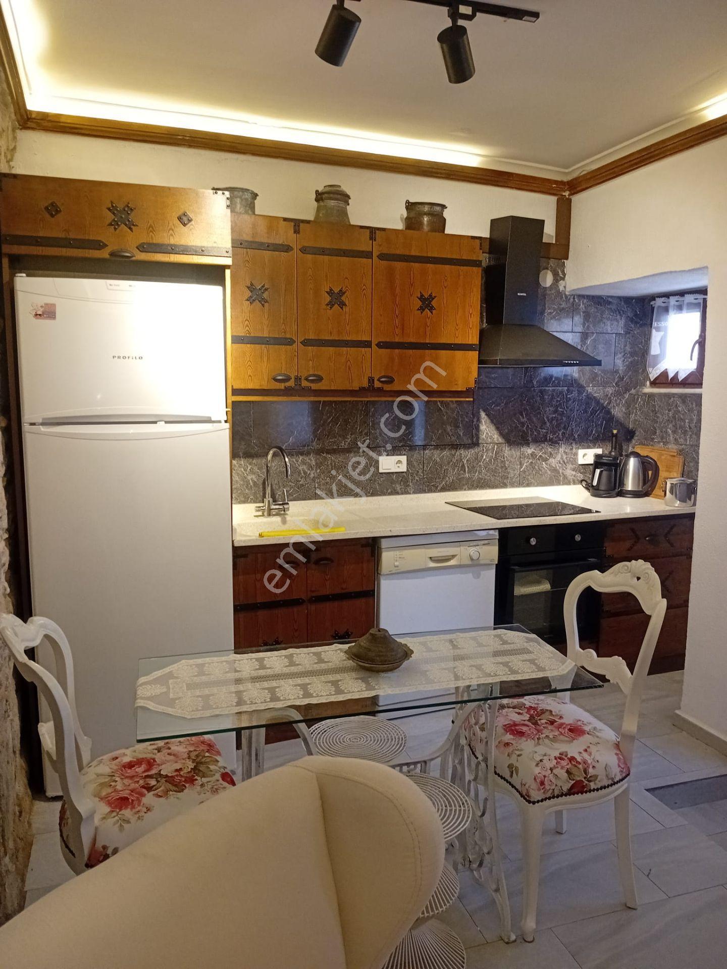 Ayvalık Merkezde Tarihin Kalbinde Kiralık 2,5+1 Müstakil Ev - Görsel 6