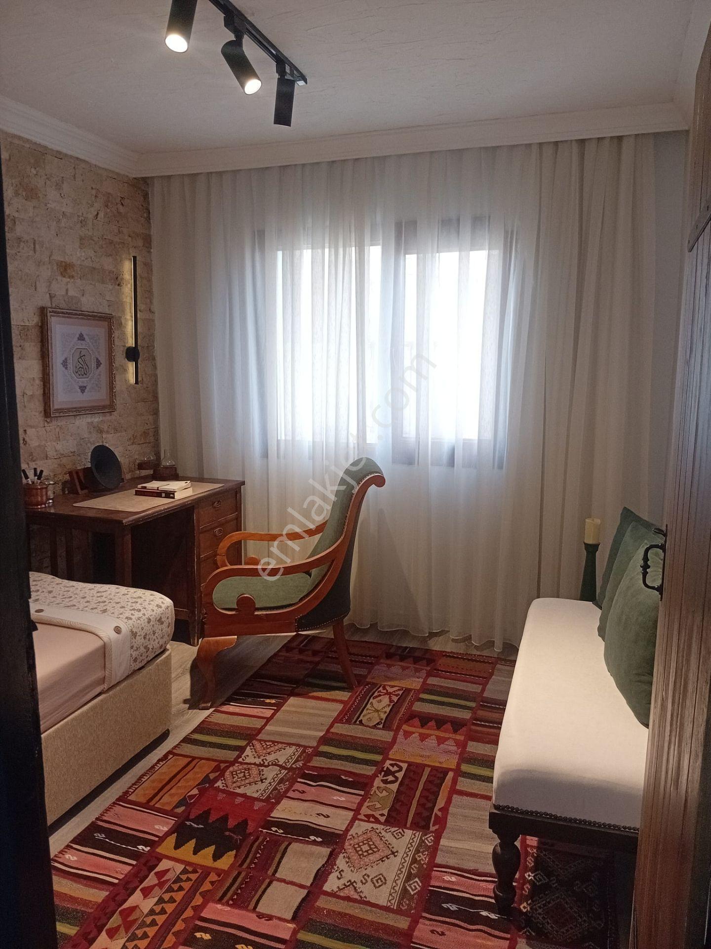 Ayvalık Merkezde Tarihin Kalbinde Kiralık 2,5+1 Müstakil Ev - Görsel 32
