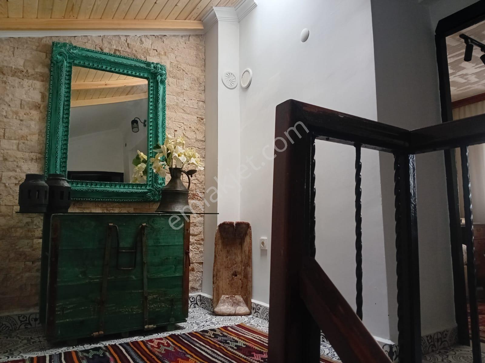 Ayvalık Merkezde Tarihin Kalbinde Kiralık 2,5+1 Müstakil Ev - Görsel 18
