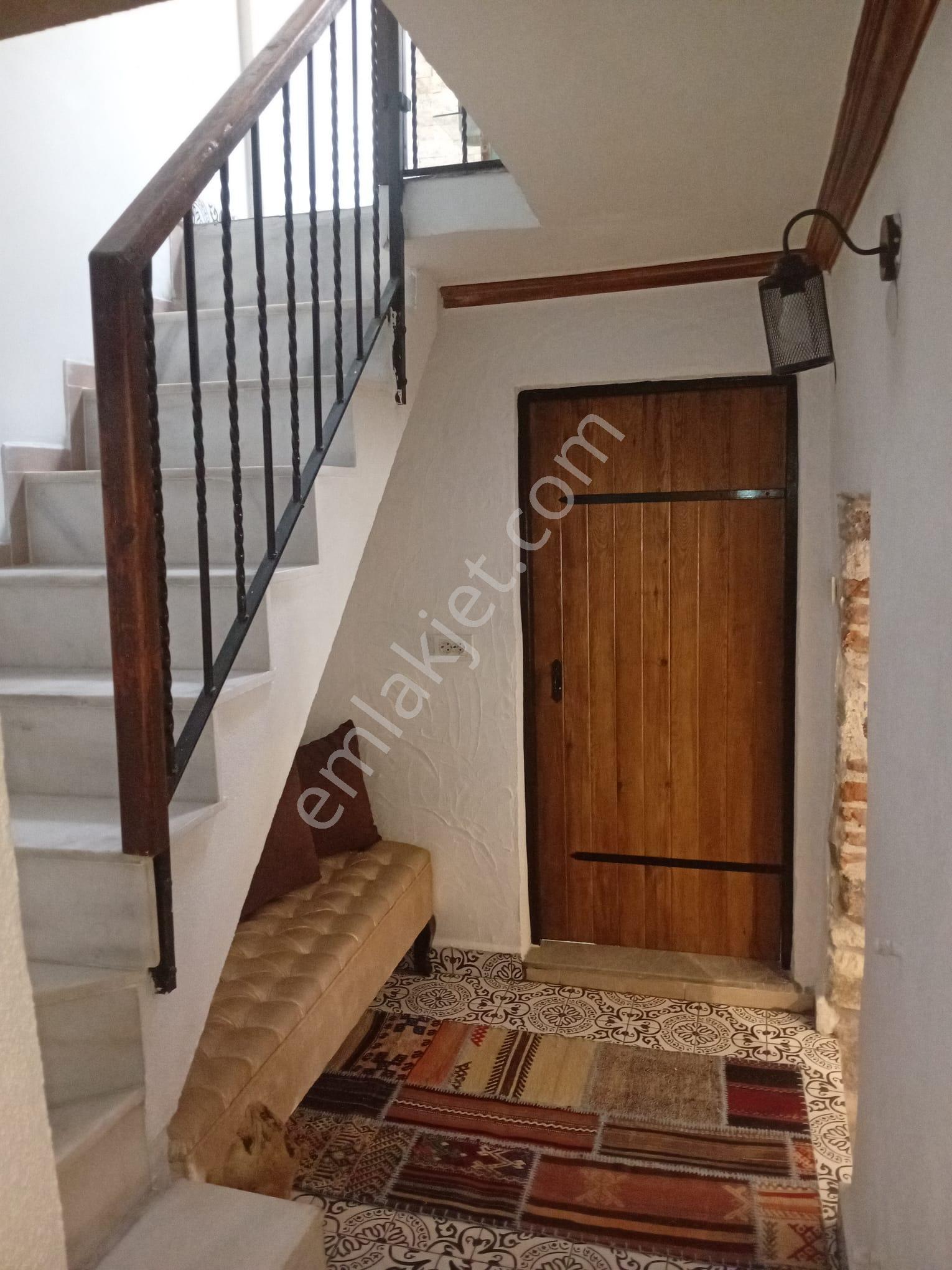 Ayvalık Merkezde Tarihin Kalbinde Kiralık 2,5+1 Müstakil Ev - Görsel 23