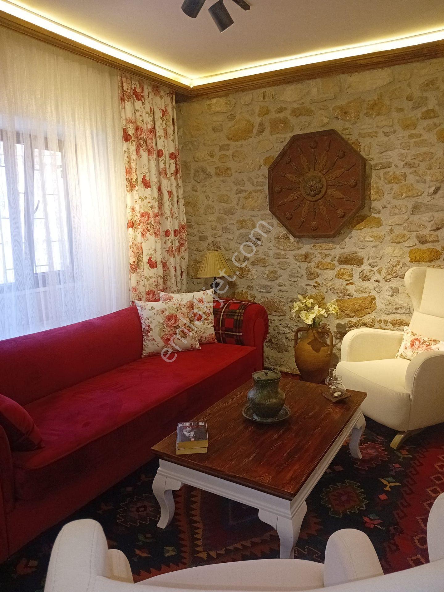 Ayvalık Merkezde Tarihin Kalbinde Kiralık 2,5+1 Müstakil Ev - Görsel 8