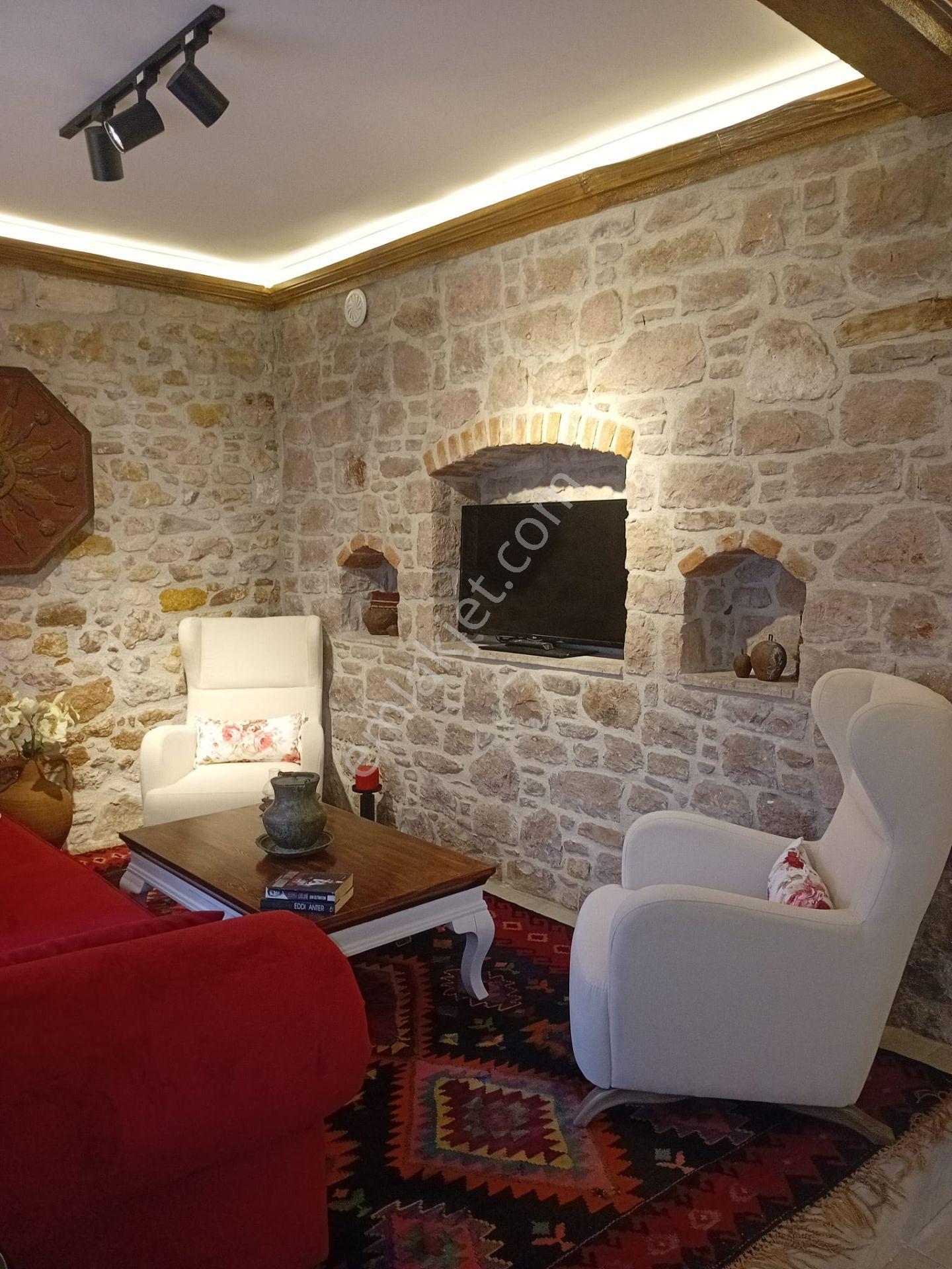 Ayvalık Merkezde Tarihin Kalbinde Kiralık 2,5+1 Müstakil Ev - Görsel 9