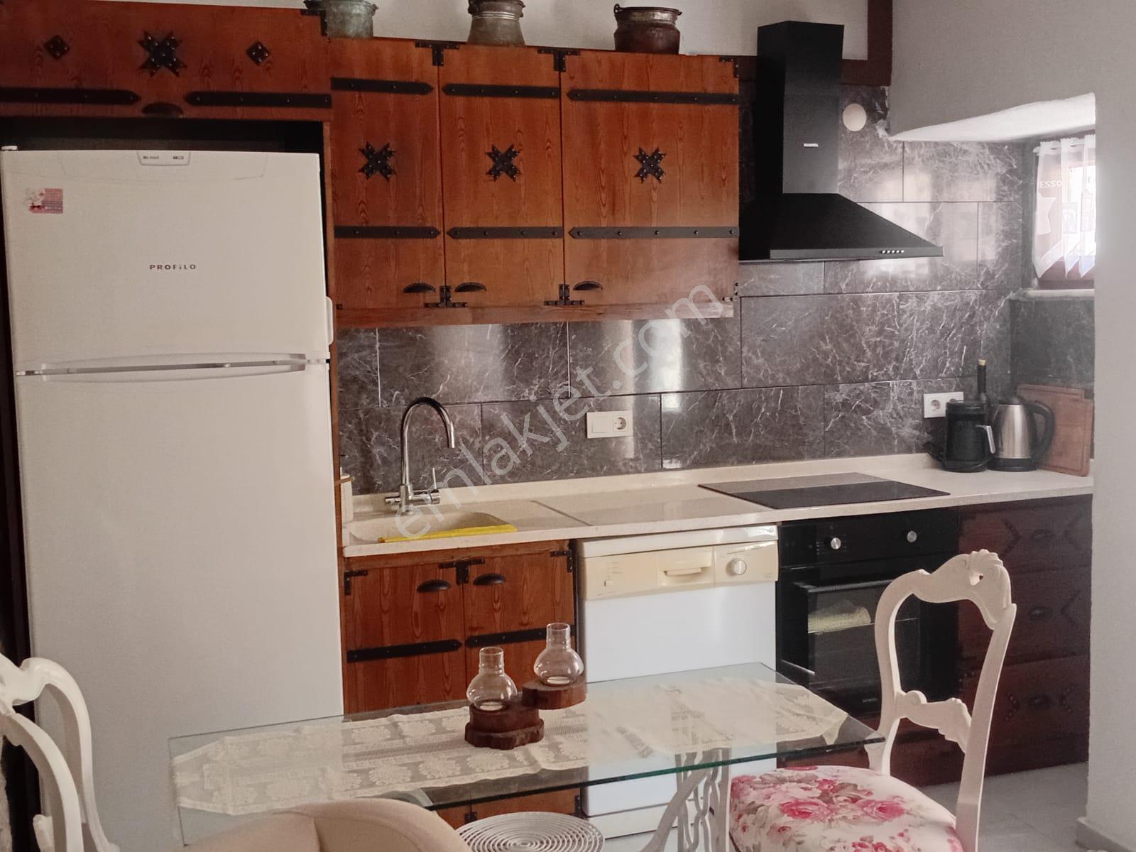 Ayvalık Merkezde Tarihin Kalbinde Kiralık 2,5+1 Müstakil Ev - Görsel 4