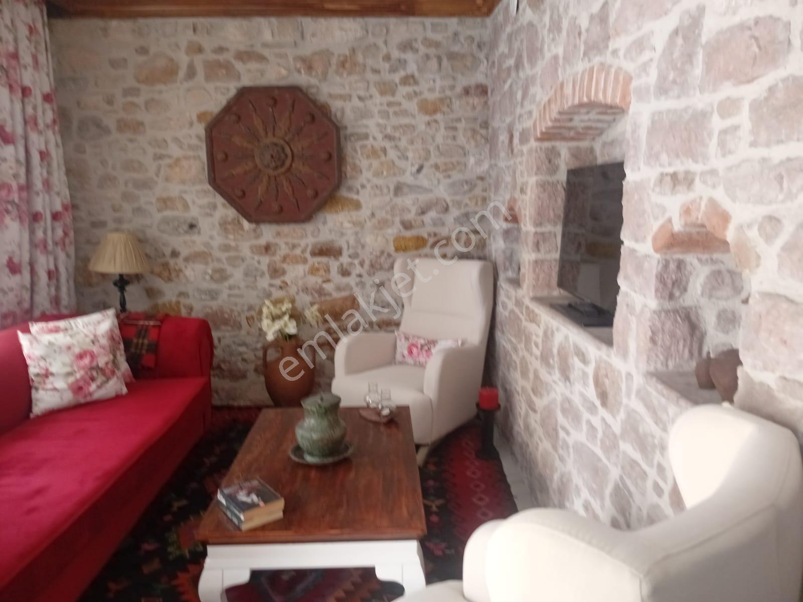 Ayvalık Merkezde Tarihin Kalbinde Kiralık 2,5+1 Müstakil Ev - Görsel 3