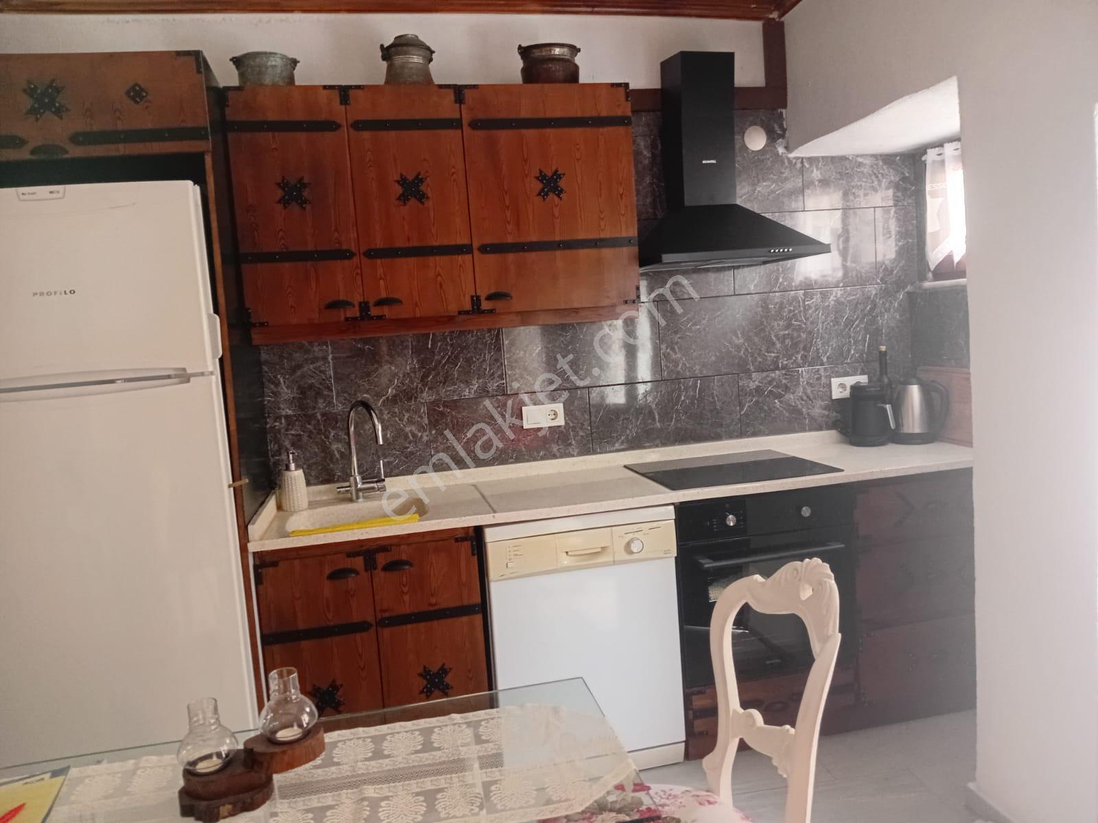 Ayvalık Merkezde Tarihin Kalbinde Kiralık 2,5+1 Müstakil Ev - Görsel 7