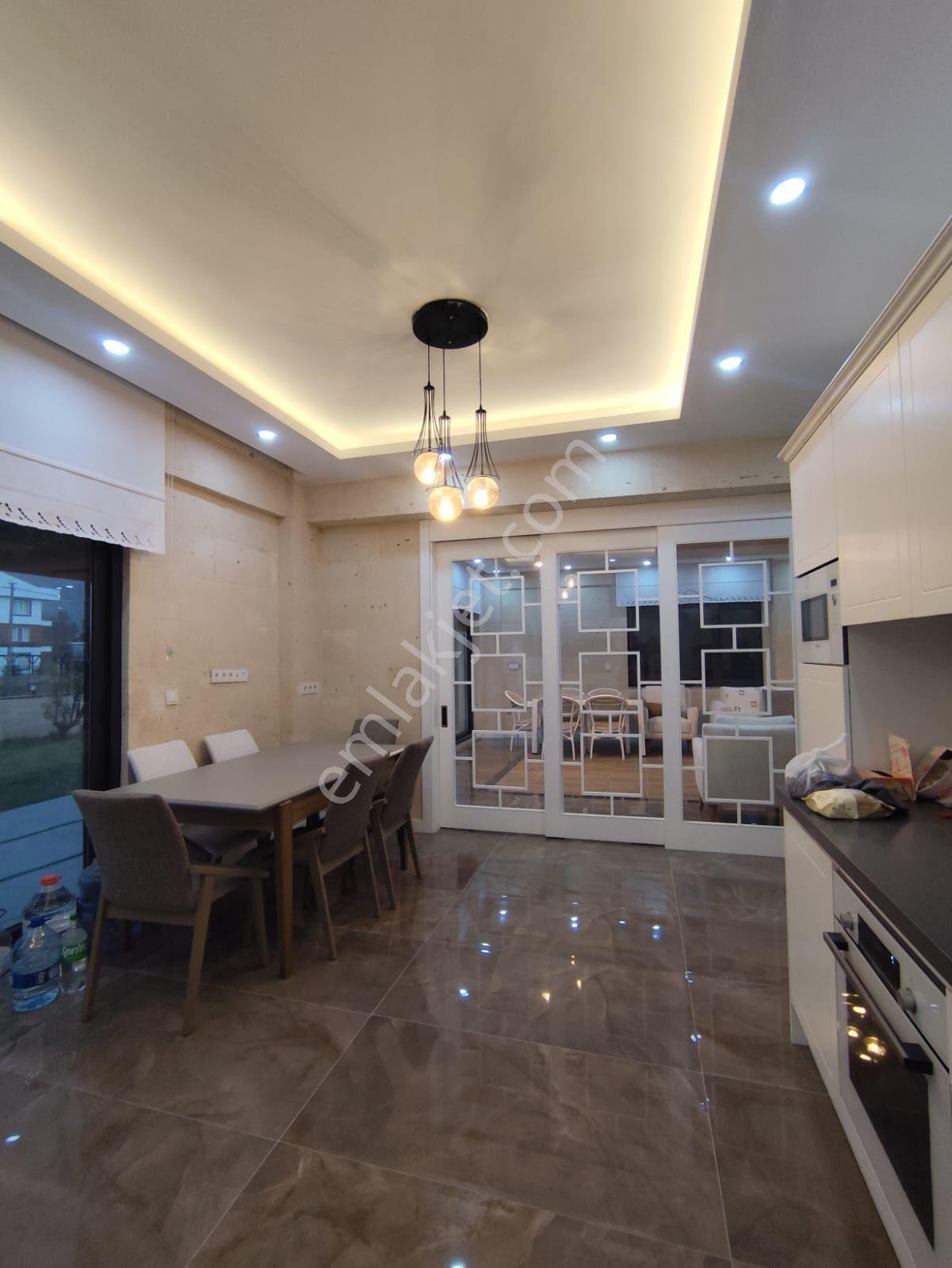 Yeşilbayır’da Doğa İçinde 6+1 Lüks Dublex Kiralık Villa Yerden Isıtmalı Sıfır Ultra Lüks Eşyalı - Görsel 8